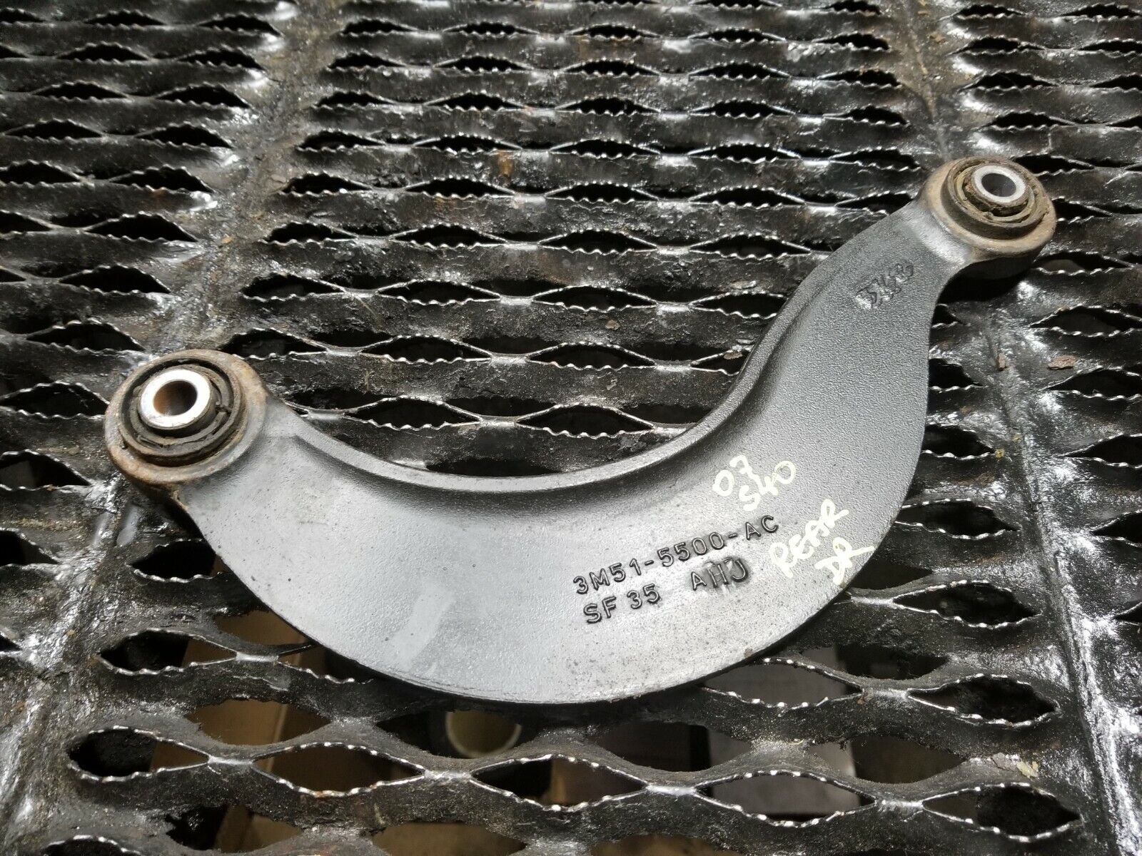 2005-2007 Volvo S40 2.4L Left Rear Control Arm - OEM Replacement Part for Suspension Repair | Driver Side Lower Control Arm for Volvo S40 Sedan | Perfect for DIY Auto Maintenance and Smooth Ride Restoration
