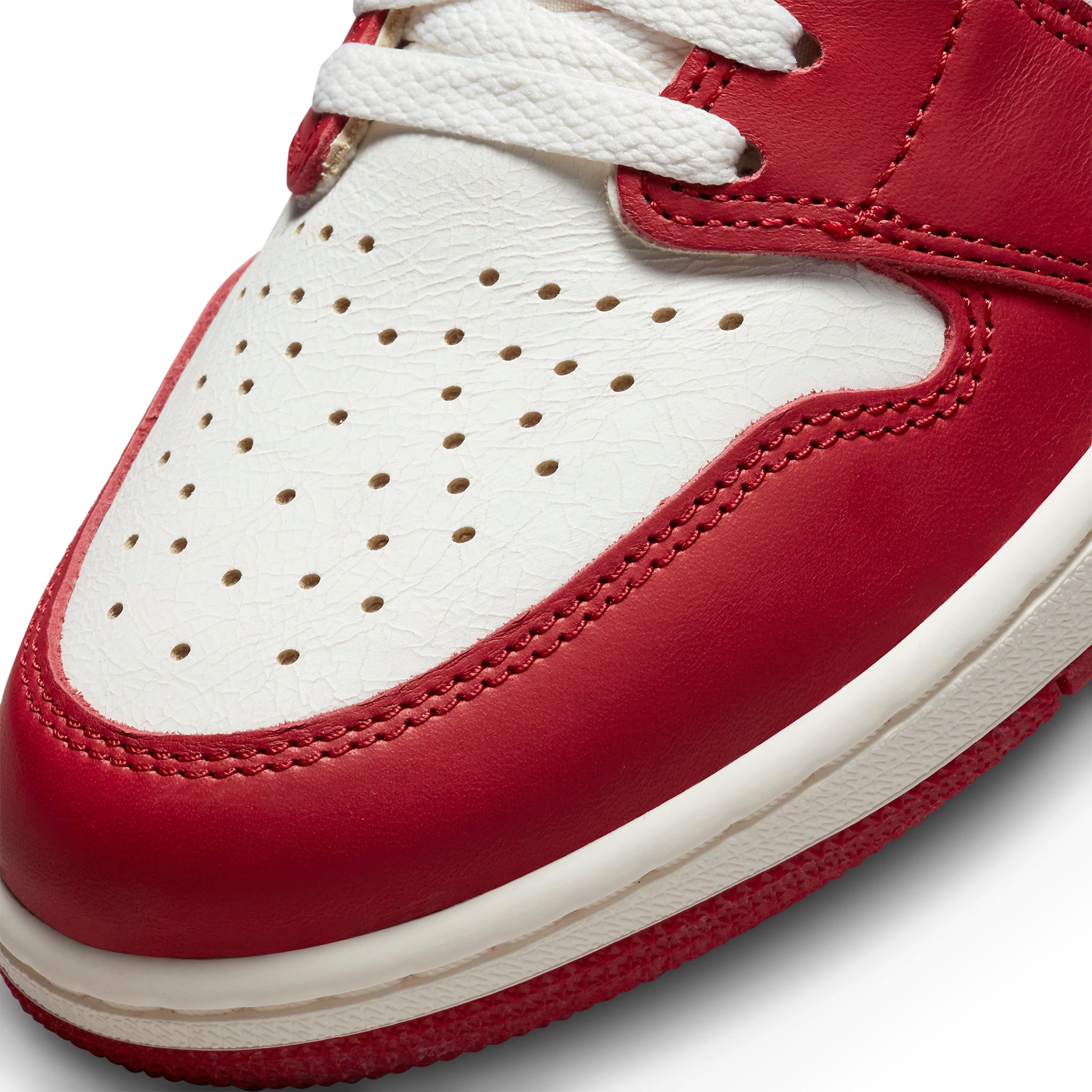 Air Jordan 1 Retro High OG Lost and Found Basketball Shoes - Classic Chicago Colorway for Men's Sneakers | Perfect for Streetwear, Basketball Games & Sneaker Collecting