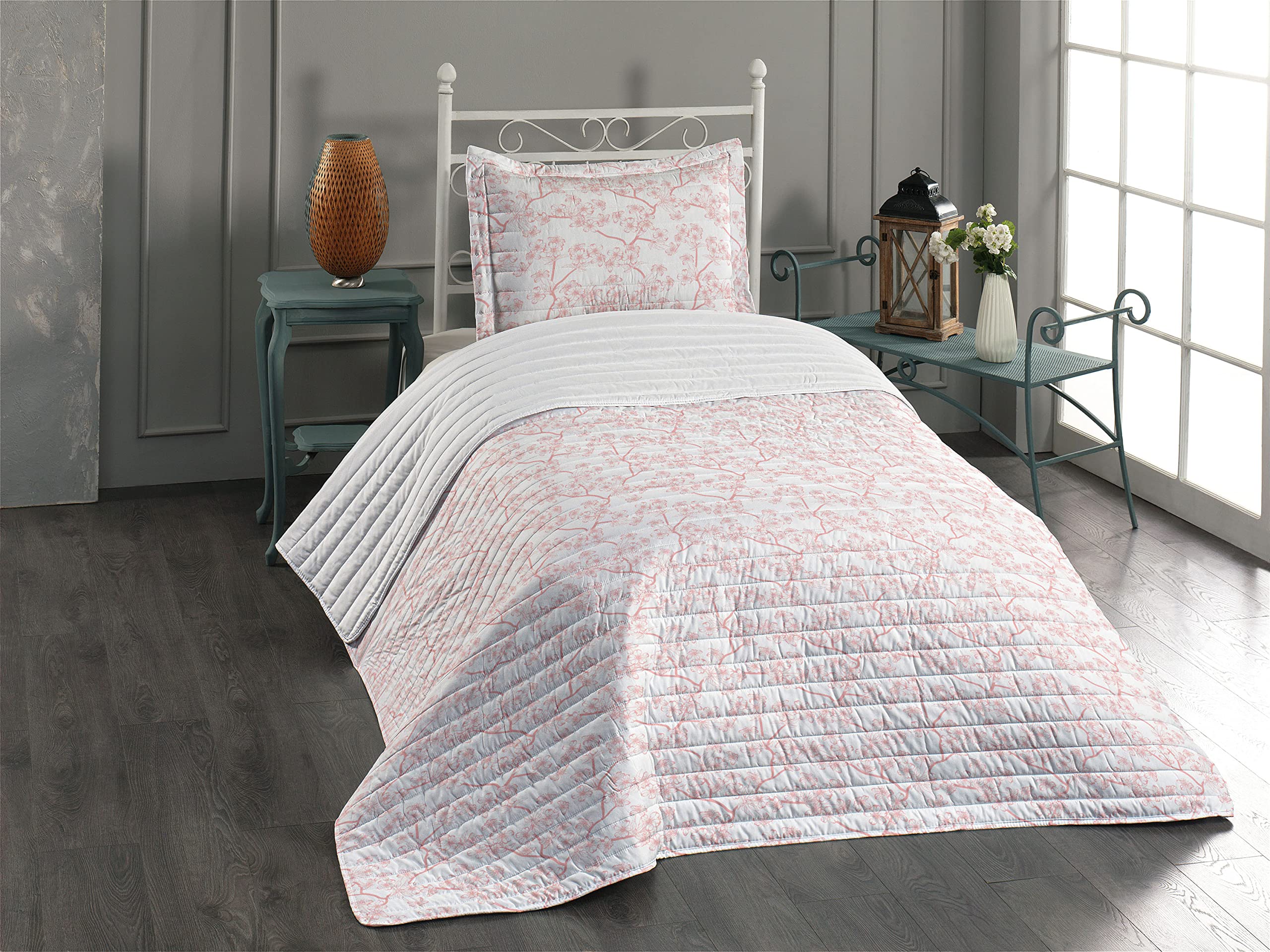 Ambesonne Cherry Blossom Microfiber Bedspread Set - Retro Sakura Floral Pattern, Soft Coral & White Japanese Style Bedding with Pillow Sham & Comforter, Twin Size | Perfect for Spring Decor, Asian-Themed Bedrooms & Cultural Home Styling