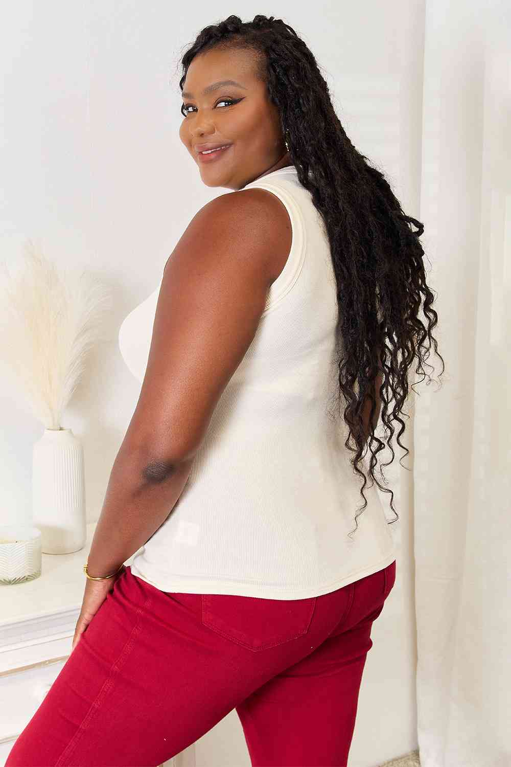 Basic Bae Full Size Round Neck Tank Top for Women - Soft & Comfortable Casual Wear, Perfect for Gym, Yoga, and Everyday Outfits