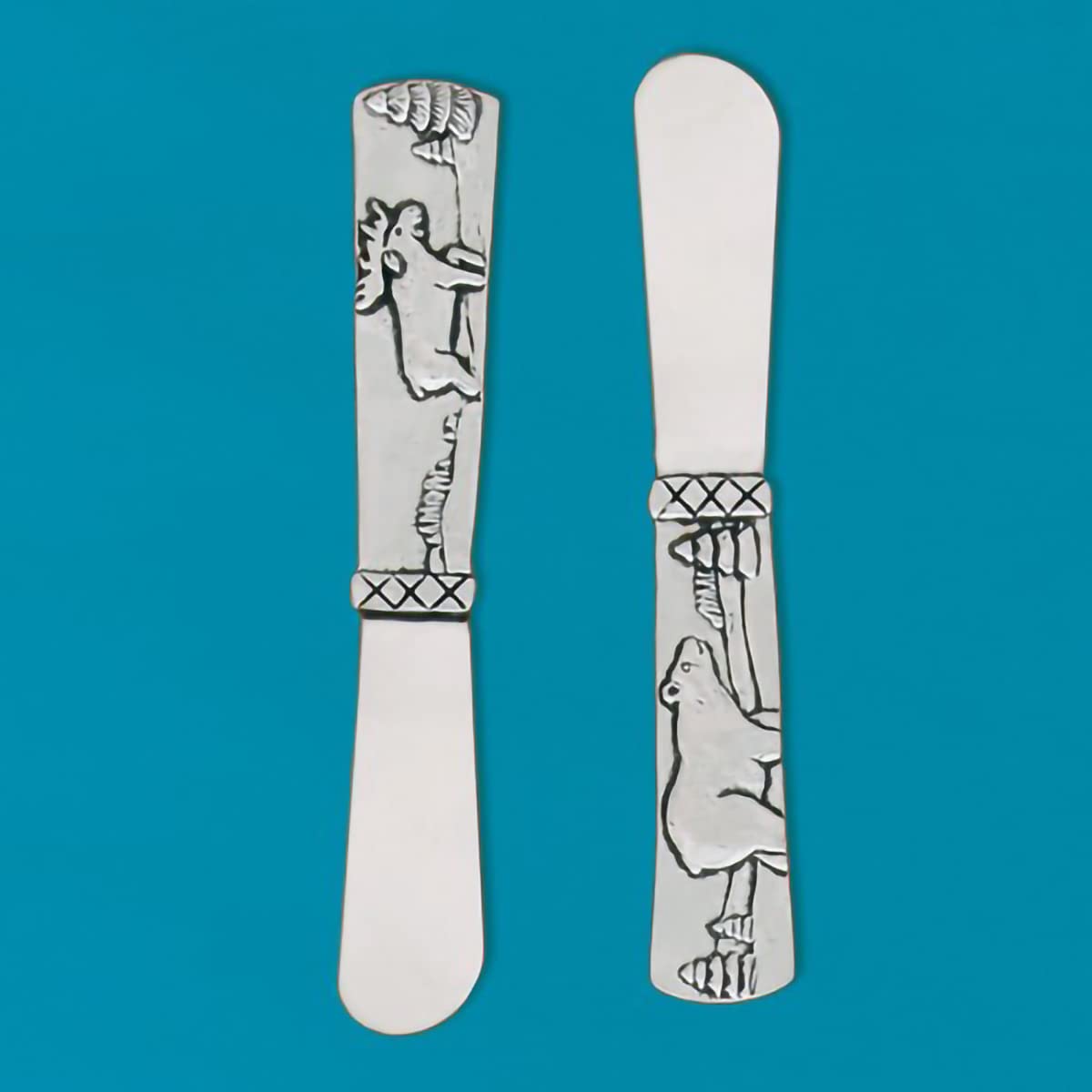 Premium Moose & Bear Spirit Butter Spreader Knife - Soft Cheese Spreader, Kitchen Gadget, Unique Home Decor Gift for Cheese Lovers - Perfect for Charcuterie Boards, Dinner Parties & Housewarming Gifts