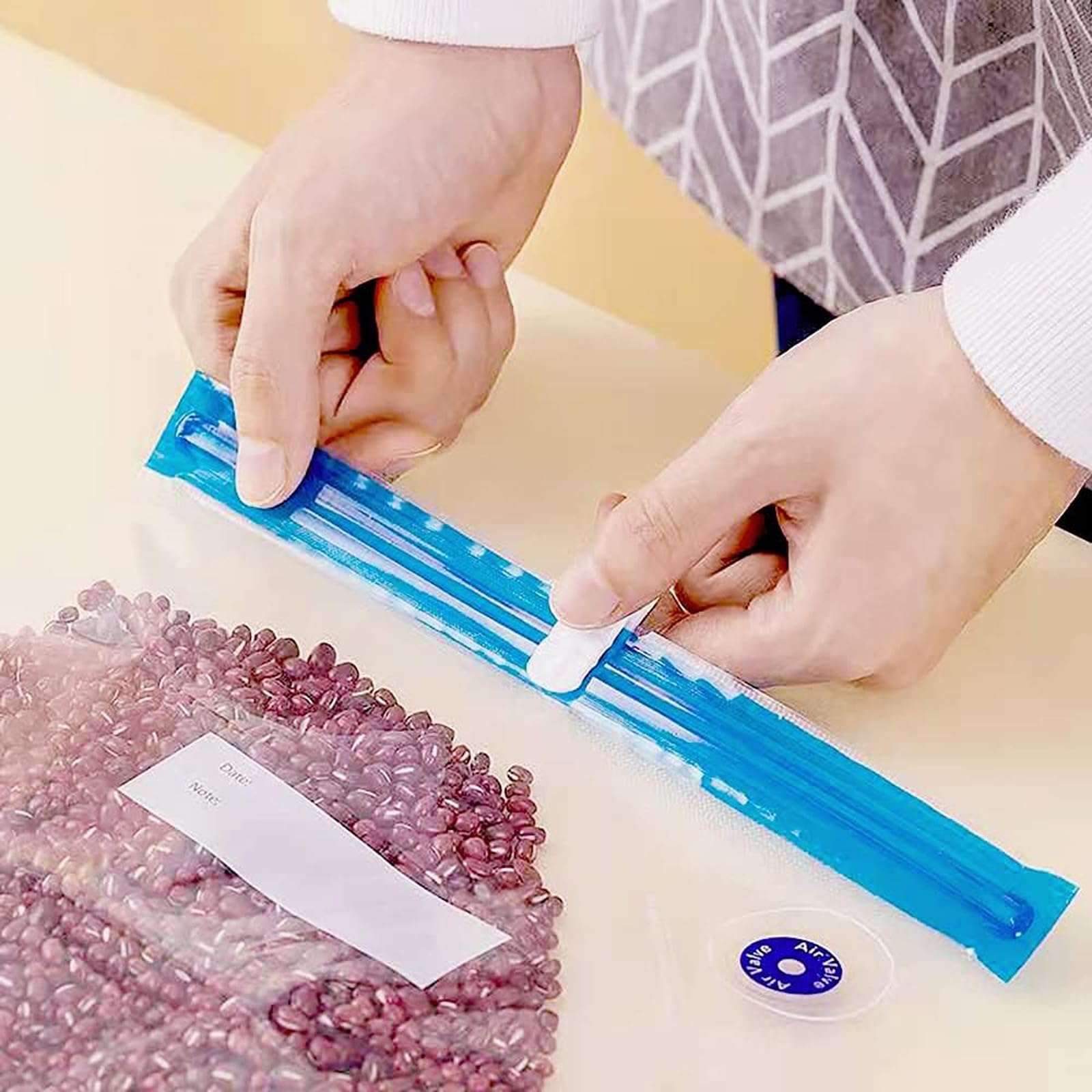Premium Sous Vide Bags 31 Pcs Set - 24 Reusable BPA-Free Vacuum Zipper Bags, 2 Seal Clips & 5 Air Valves | Food Grade Vacuum Sealer Bags for Sous Vide Cooking, Meal Prep, Freezer Storage & Microwave Heating | Perfect for Home Chefs & Meal Preppers