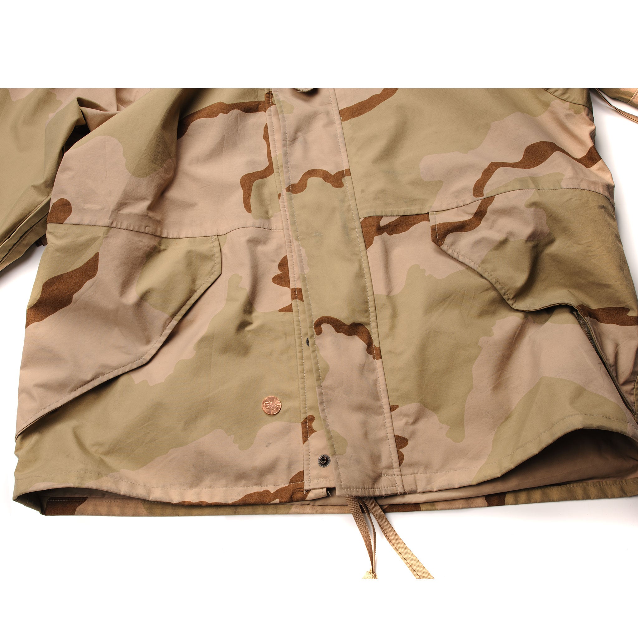 US Army Cold Weather Parka - Desert Camouflage Jacket (2001 Issue, Size Large Regular) | Military Outerwear for Harsh Conditions & Outdoor Adventures