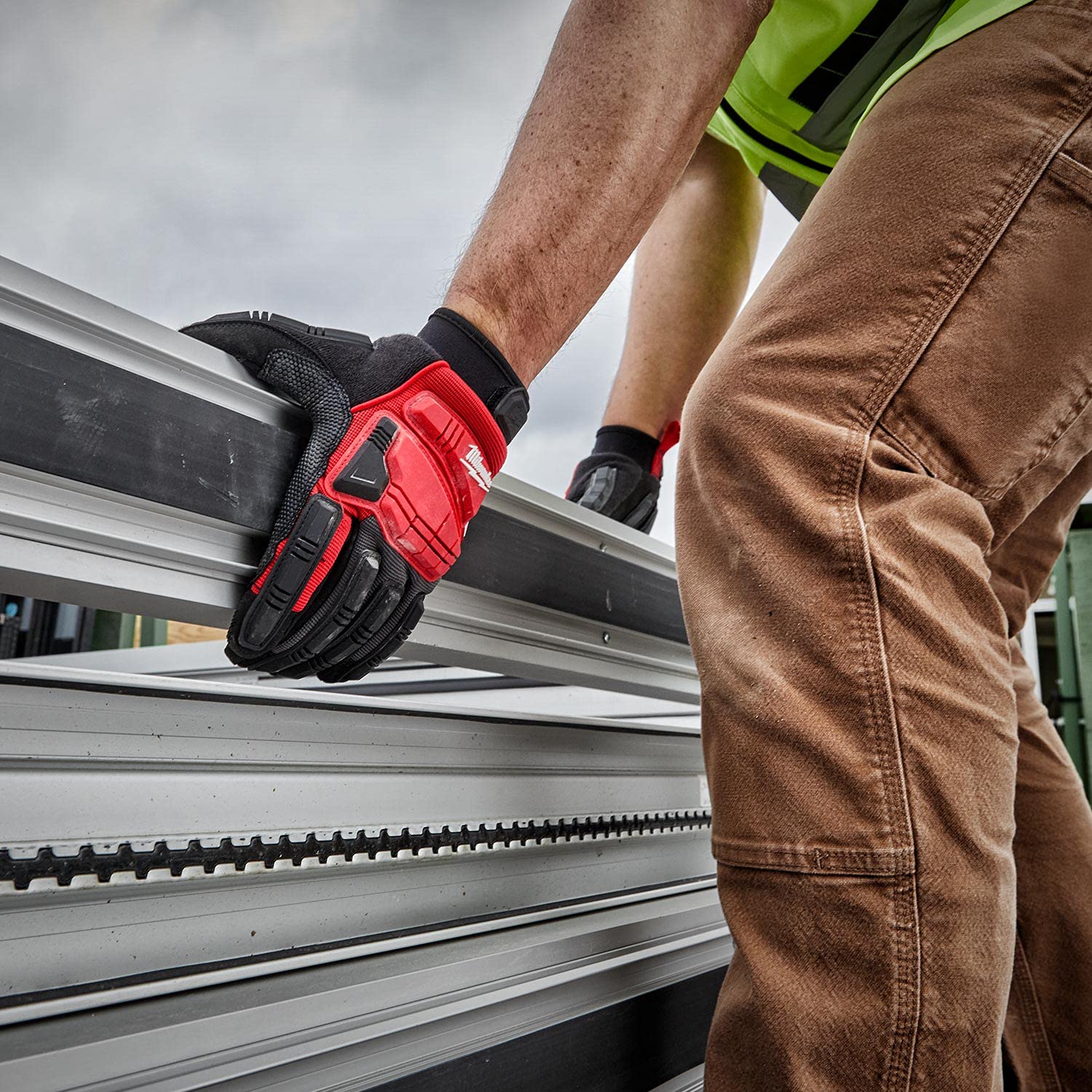 Milwaukee Shock-Resistant Work Gloves Size 8 (M) - Durable Safety Gloves for Construction, Woodworking & DIY Projects