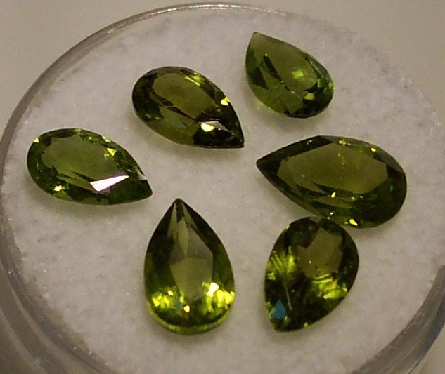 Wholesale Natural Genuine Pakistani Peridot Loose Stones - Pear Cut 6x4mm to 10x7mm, VVS Clarity, August Birthstone - Perfect for Jewelry Making, Engagement Rings & Birthstone Gifts