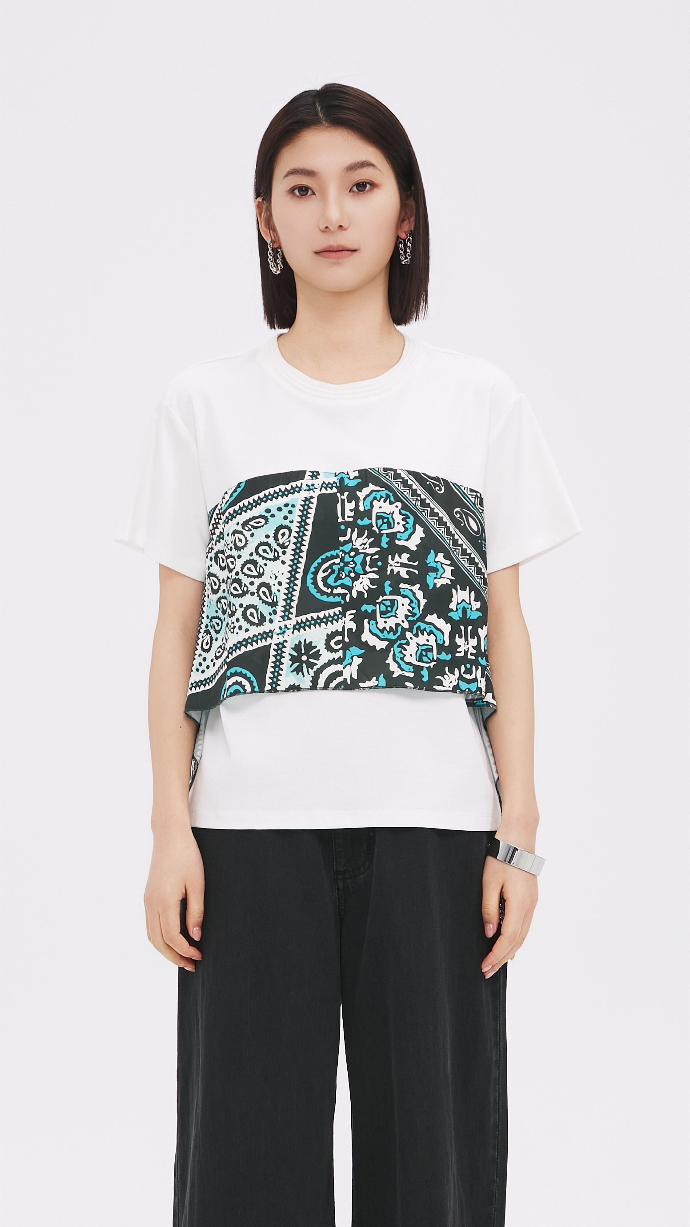 Stylish Scarf Print T-Shirt for Women - Trendy Floral Pattern Casual Tee - Perfect for Everyday Wear, Date Nights & Office Outfits