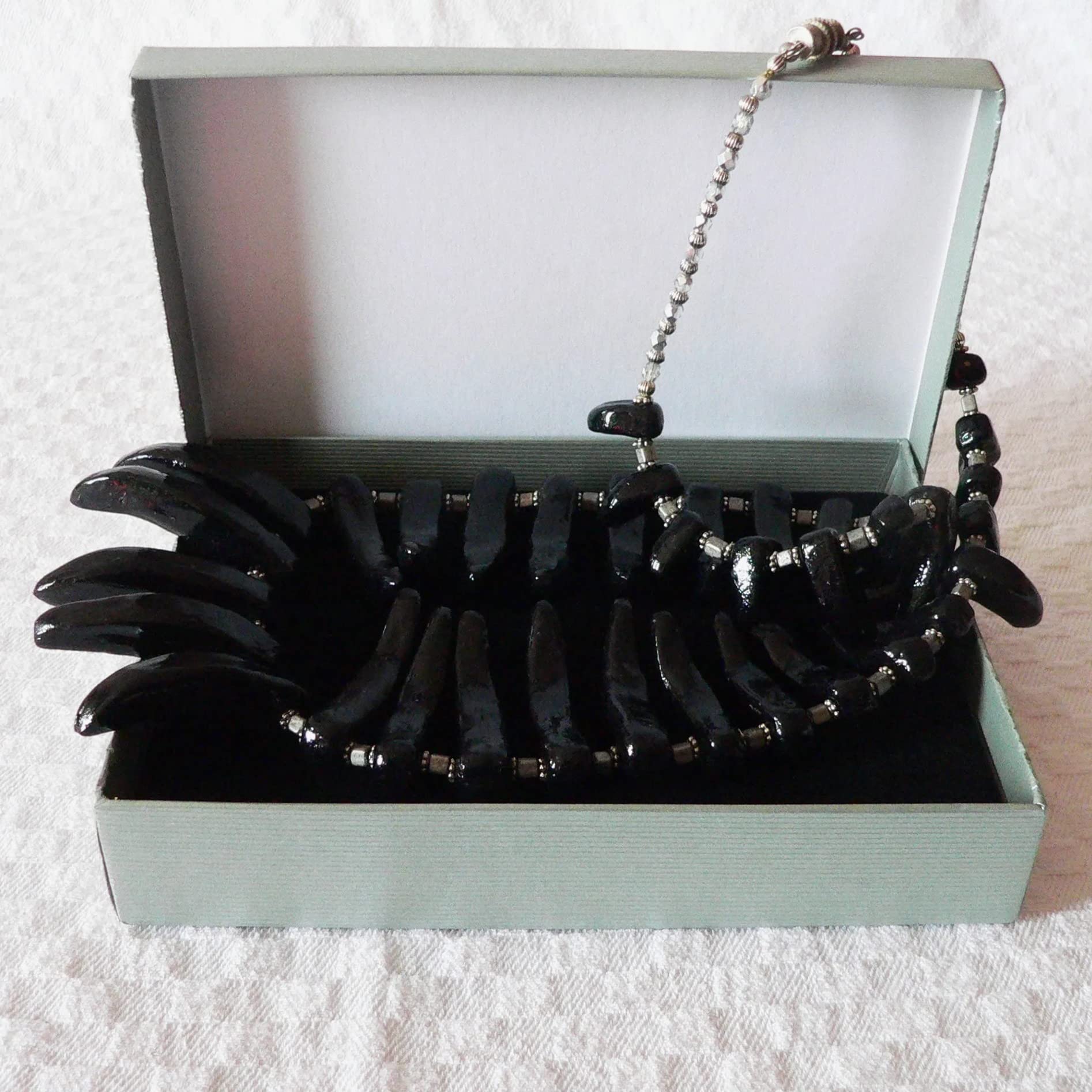 Elegant Long Claw-Shaped Ceramic Bead Necklace in Amethyst Black - Perfect for Boho Chic Outfits & Evening Wear