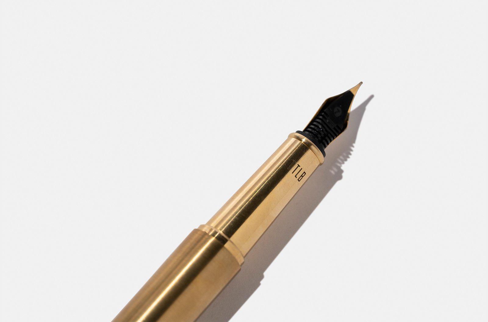 Premium Brass Fountain Pen with Fine Nib - Elegant Writing Instrument for Professionals & Calligraphy - Perfect for Office, Journaling & Gift Giving