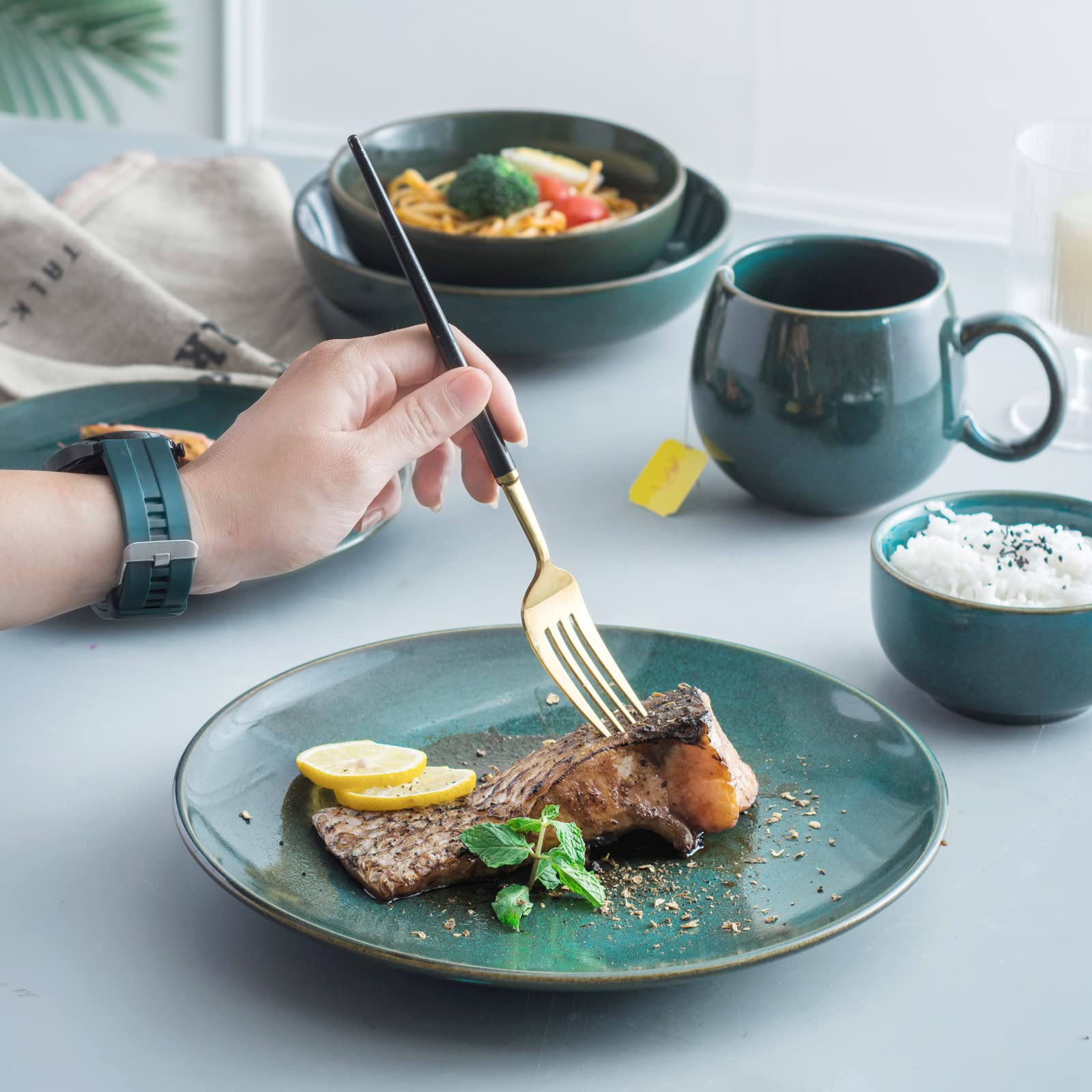 UNICASA 10.25 Inch Ceramic Dinner Plates Set of 4 - Porcelain Pasta Plates, Reactive Glaze Serving Dishes for Steak, Salad, Pizza - Dishwasher & Microwave Safe (Olive) - Perfect for Family Dinners, Restaurant Use & Party Entertaining
