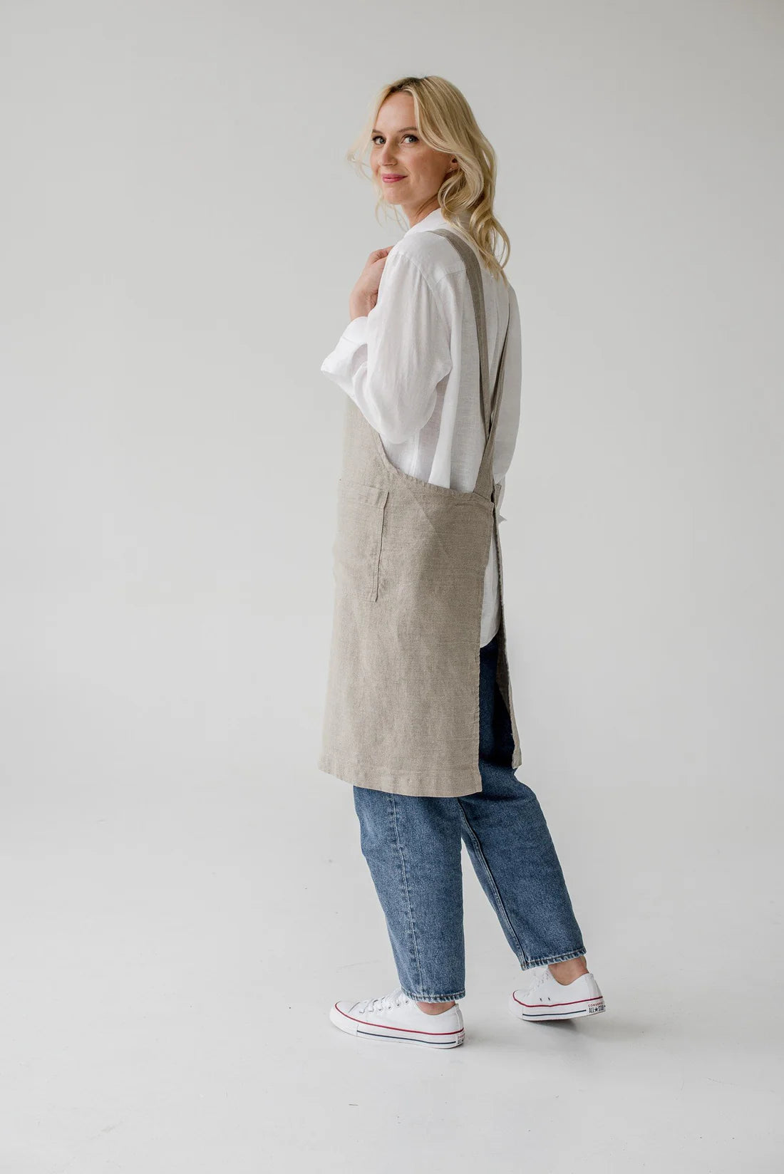 Premium Linen Crossback Apron - Natural & Breathable Kitchen Apron for Cooking, Baking & Grilling - Perfect for Chefs, Home Cooks & BBQ Enthusiasts