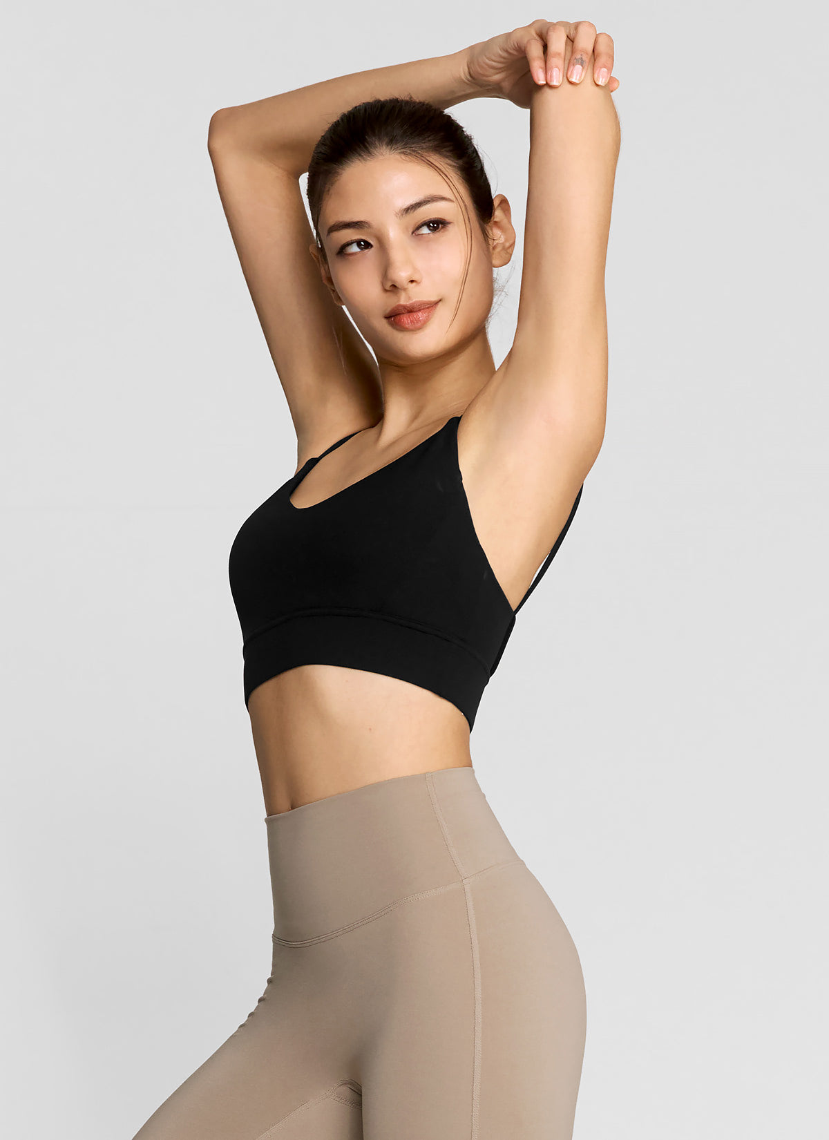 Black Label Signature Breathe V-Neck Sports Bra Top - Comfortable Workout & Yoga Wear for Women