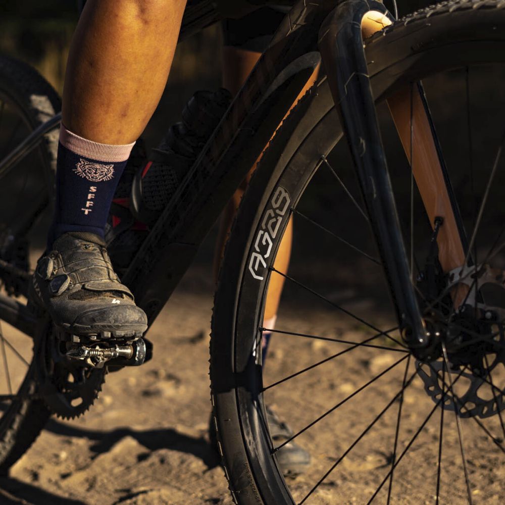 ENVE Foundation AG28 Carbon Road Bike Wheelset - Lightweight & Aero for Speed & Performance - Perfect for Road Racing, Training & Endurance Rides