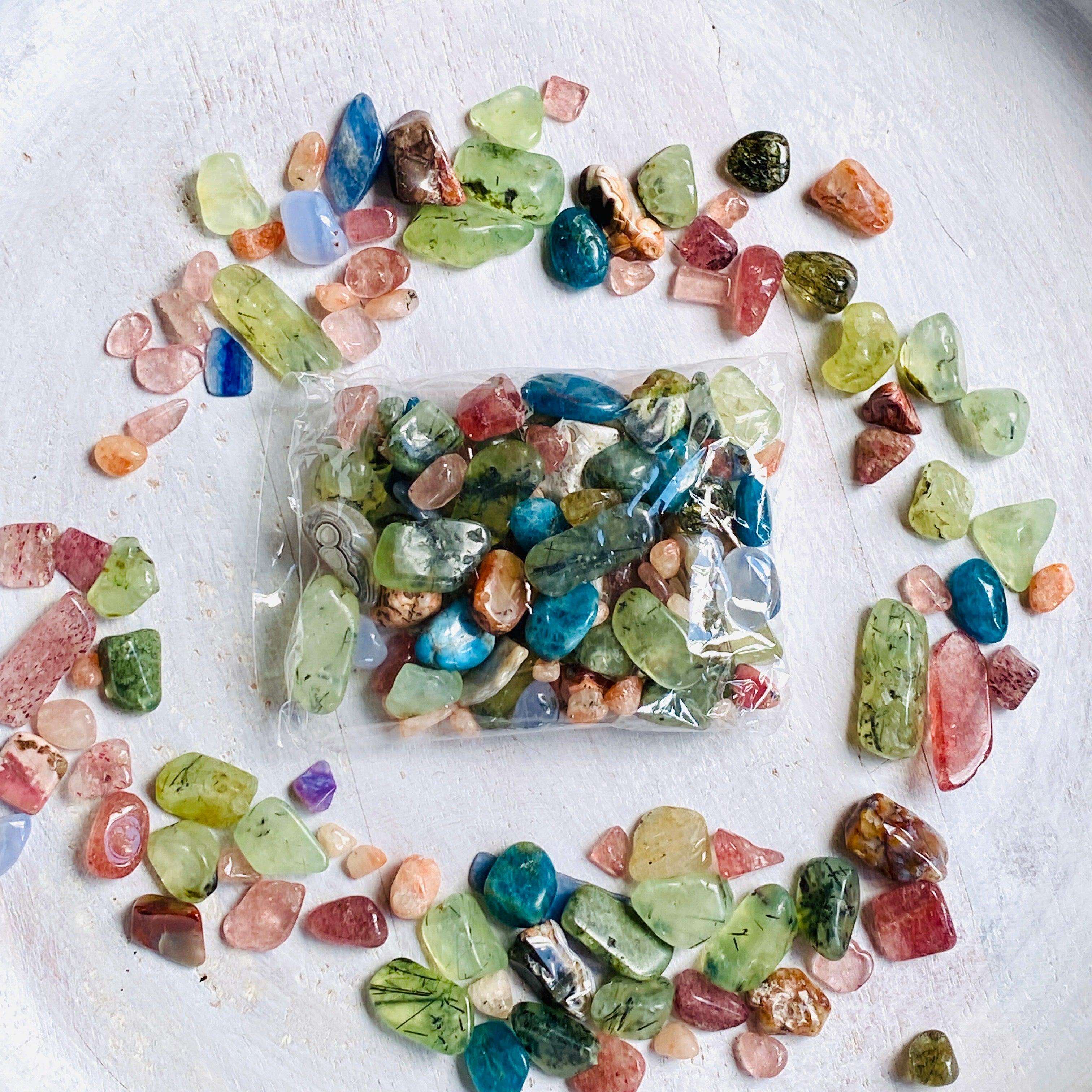 Mixed Mini Gemstones Crystal Confetti for Weddings, Parties & DIY Crafts – Natural Sparkling Decoration