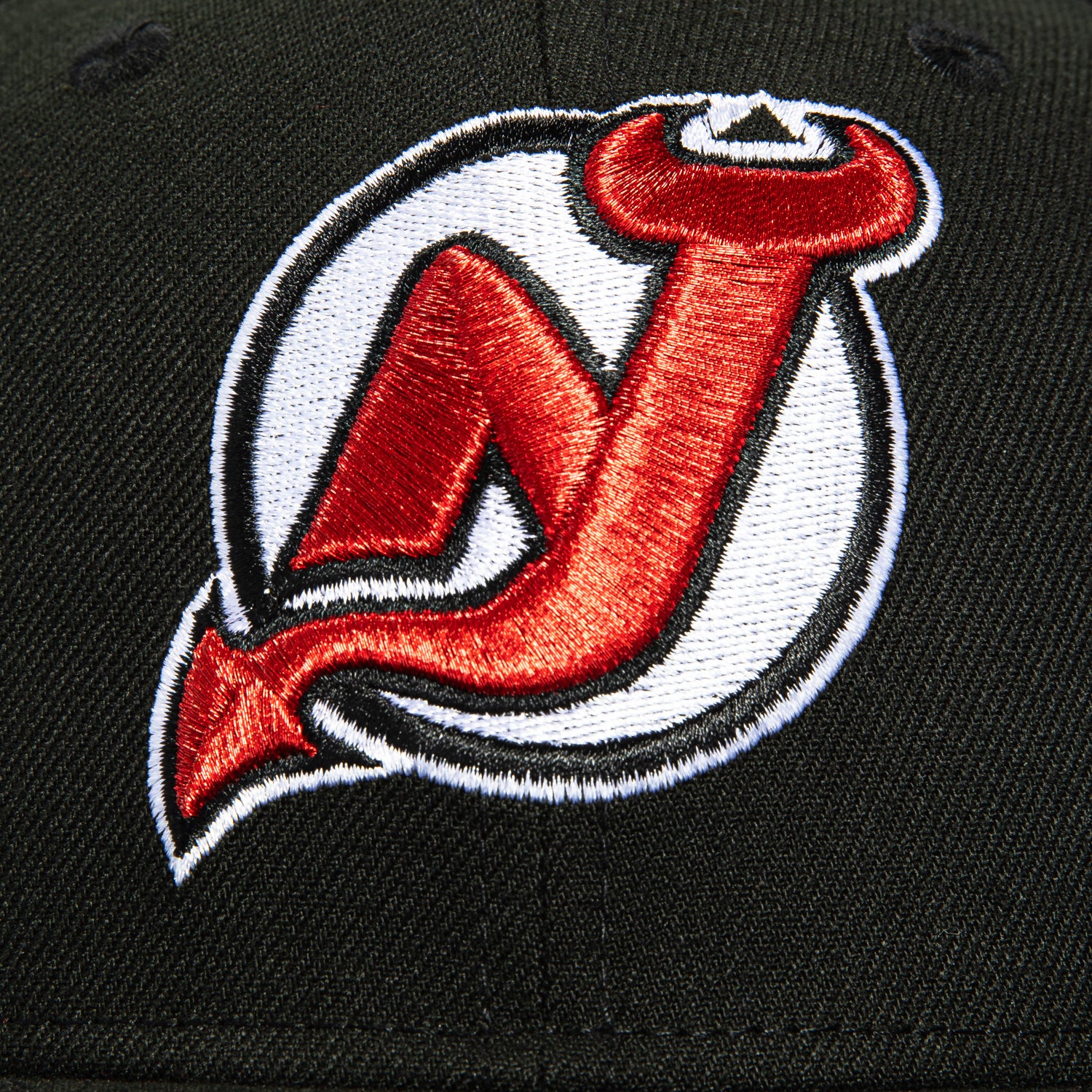 New Era 59Fifty New Jersey Devils Team UV Protection Adjustable Baseball Cap - Black | Official NHL Licensed Hat for Men, Women & Fans | Perfect for Games, Outdoor Activities & Sports Events
