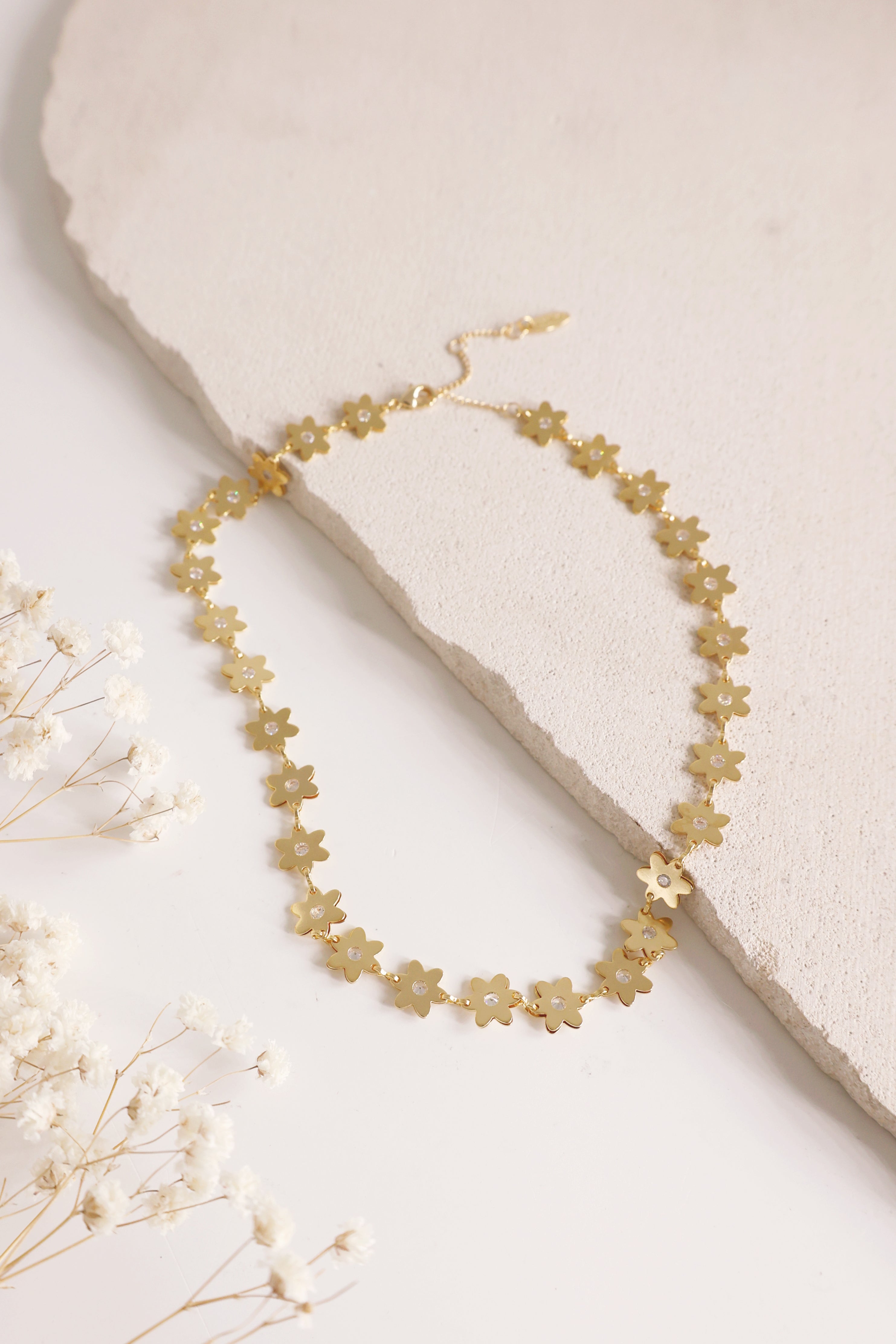 Daisy Choker Necklace for Women - Floral Adjustable Fashion Jewelry - Perfect for Weddings, Parties & Everyday Wear