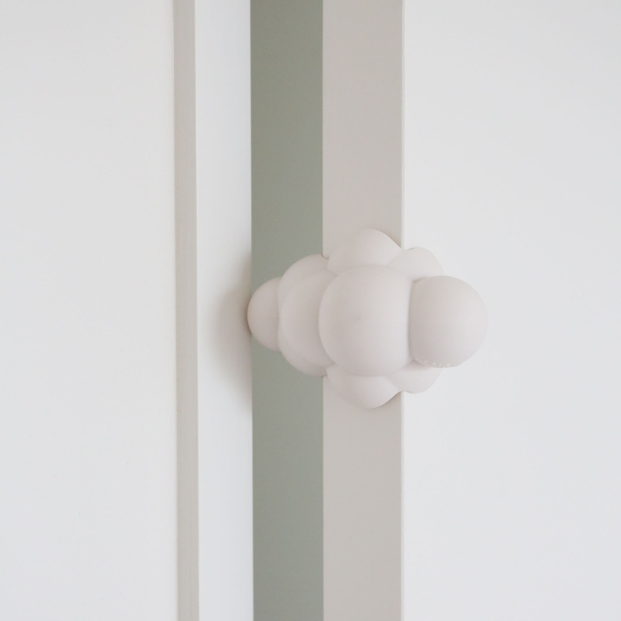 DESIGNSTUFF Cloud-Shaped Door Stopper - Non-Slip, Heavy Duty Door Stop for Home & Office - Decorative Chalk Finish - Perfect for Bedrooms, Living Rooms & Classrooms