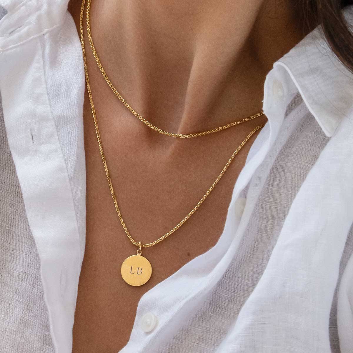 Gold Full Moon Pendant Necklace - Elegant Celestial Jewelry for Women, Perfect for Everyday Wear, Gift Giving & Special Occasions