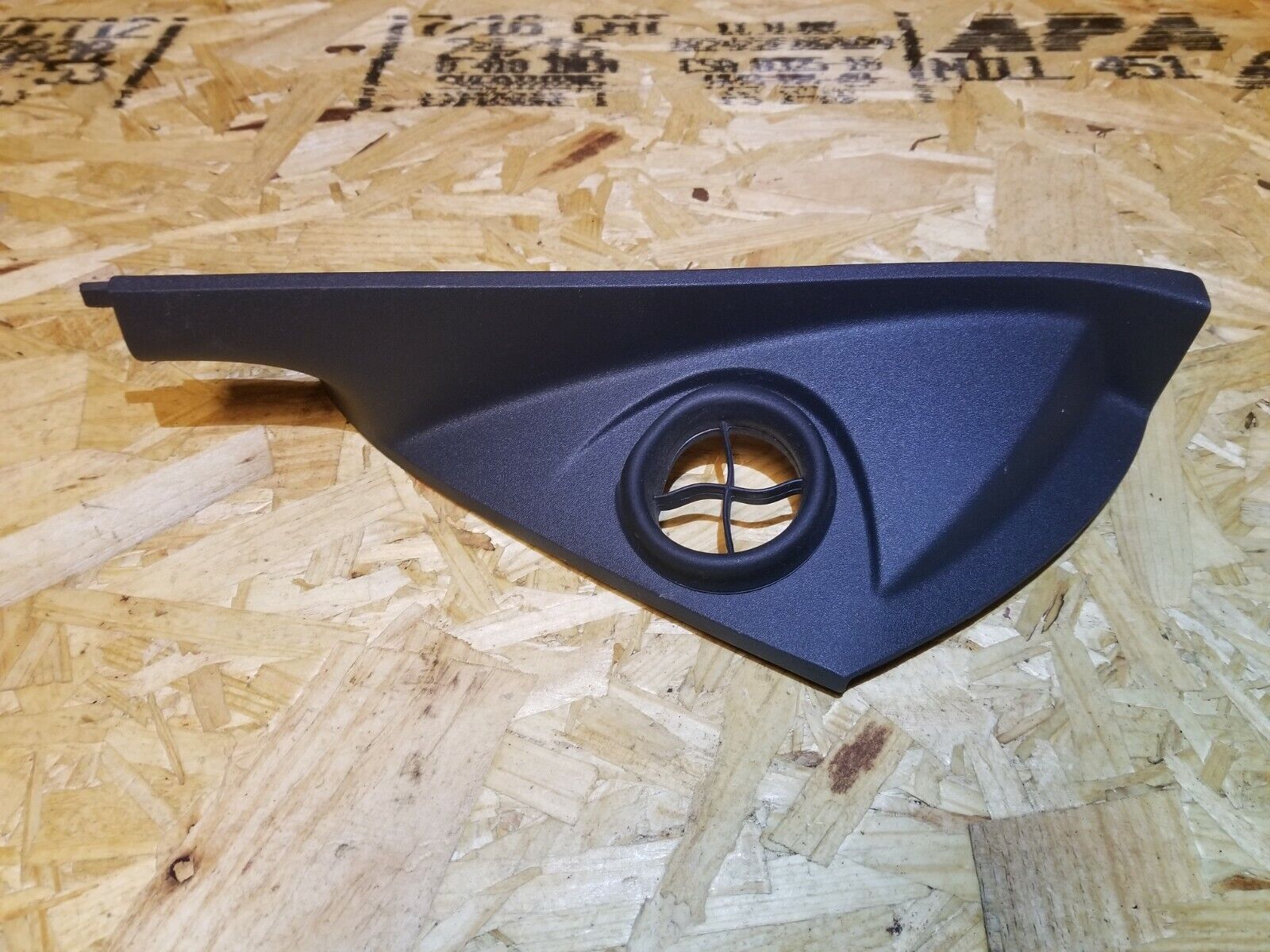 2005-2007 Volvo S40 Left Driver Side Dash End Cap Trim - OEM Replacement Part for Interior Repair & Customization | Perfect for Car Enthusiasts & DIY Projects