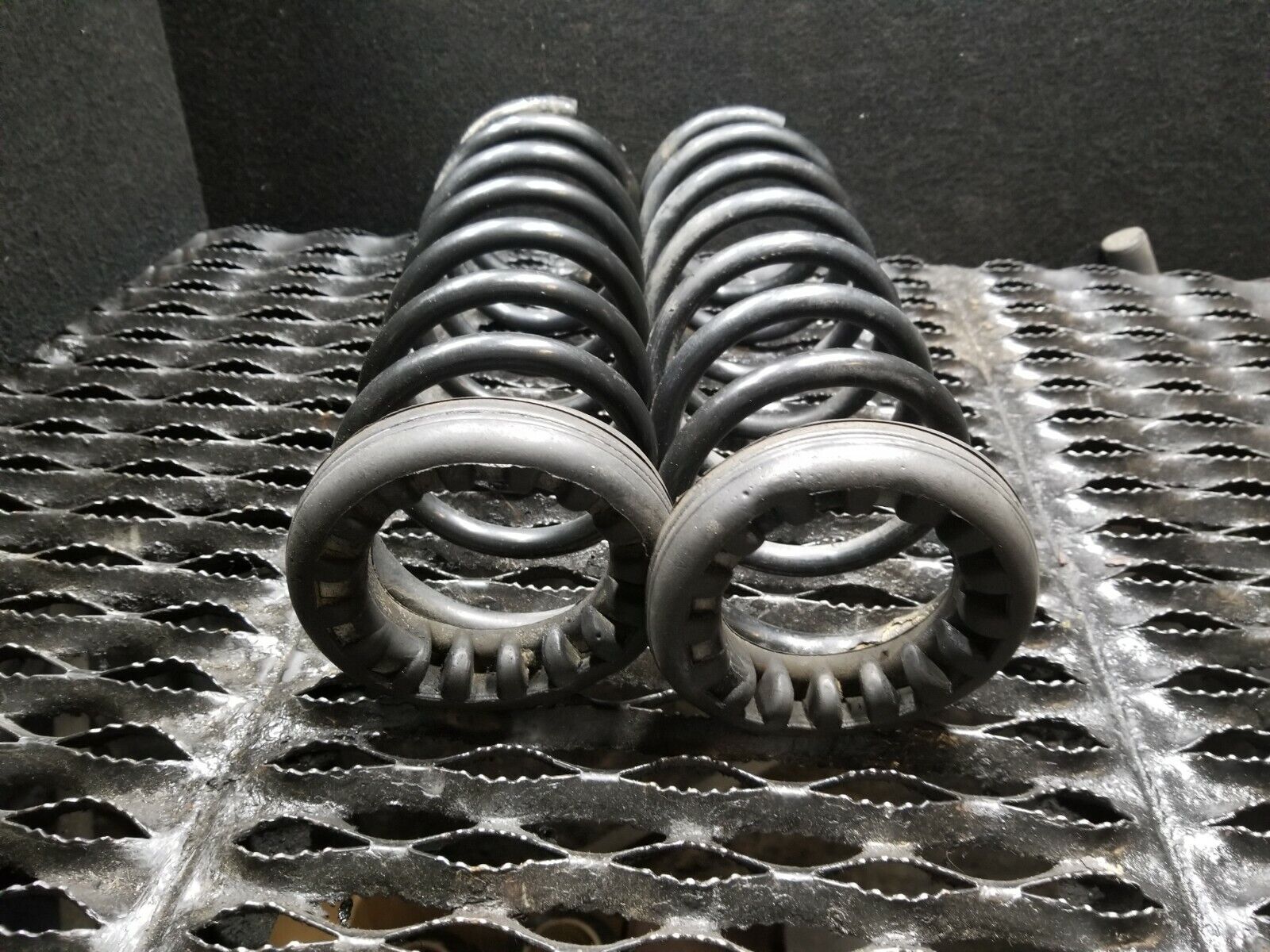 05 06 07 Volvo S40 2.4L Rear Coil Spring Pair OEM Replacement - Perfect for Suspension Repair & Smooth Ride | Compatible with Volvo S40 Sedan