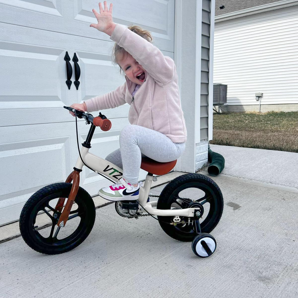 **2 in 1 Balance Bike with Pedals & Training Wheels - 12/14/16 Inch Kids Bike for Ages 2-7 - Adjustable Seat, Kickstand & Pneumatic Tires - Perfect for Toddler Learning & Outdoor Play**