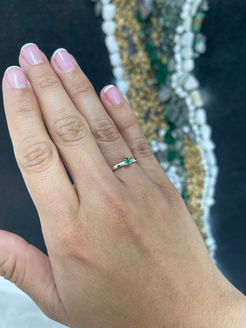 0.15ct Sterling Silver 925 Petite Pear Cut Vivid Medium Green Emerald Ring for Women - Elegant Jewelry Gift for Birthday, Anniversary & Special Occasions