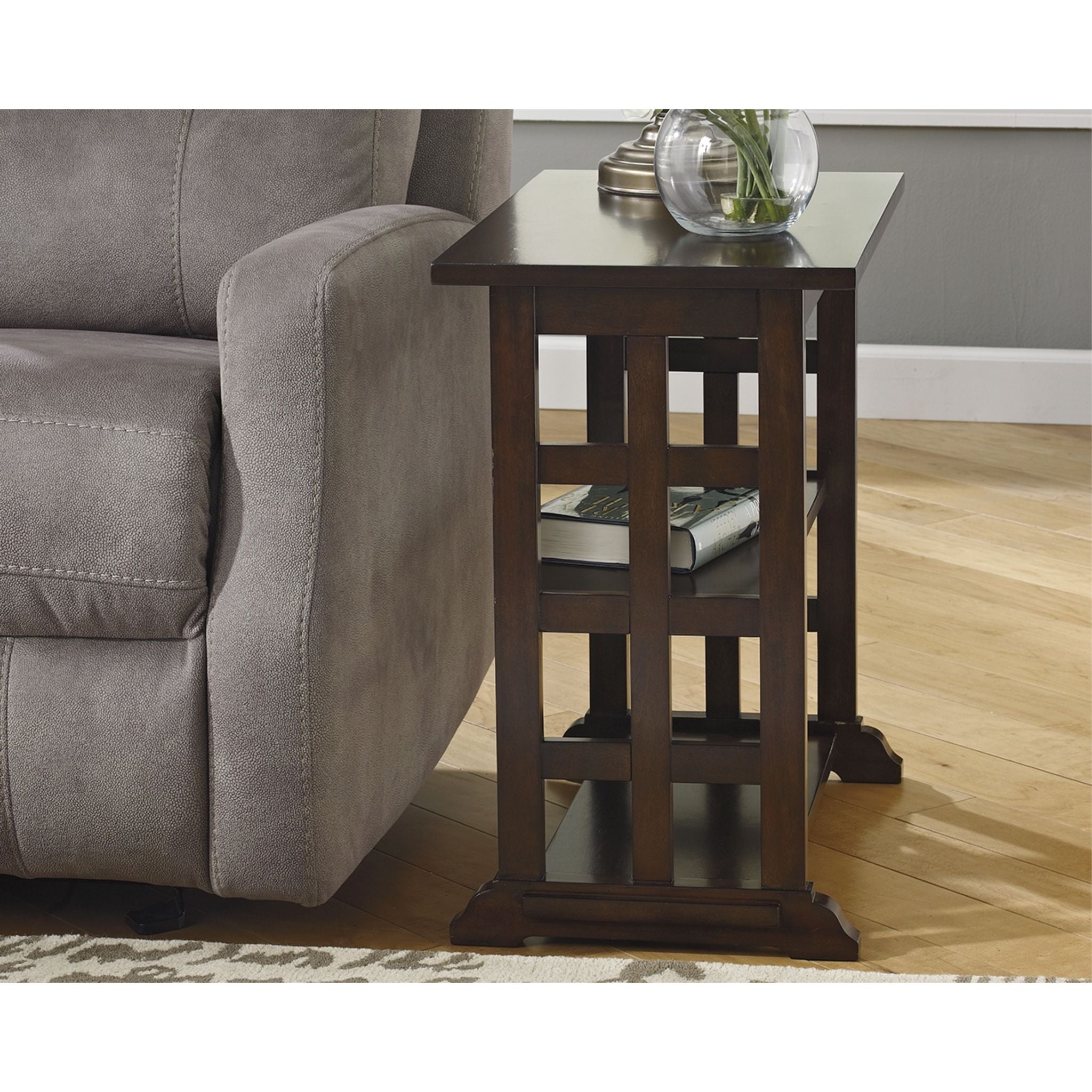 Braunsen Chairside Table - Brown Wooden End Table for Living Room, Bedroom, or Office - Perfect for Holding Lamps, Books, and Drinks