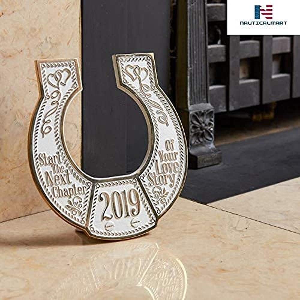 Lucky Brass Horseshoe Wedding Gift for Couples - Elegant Home Décor Ornament, Bouquet Topper & Unique Bridal Shower Present - Perfect for Anniversaries, Housewarming & Newlywed Gifts