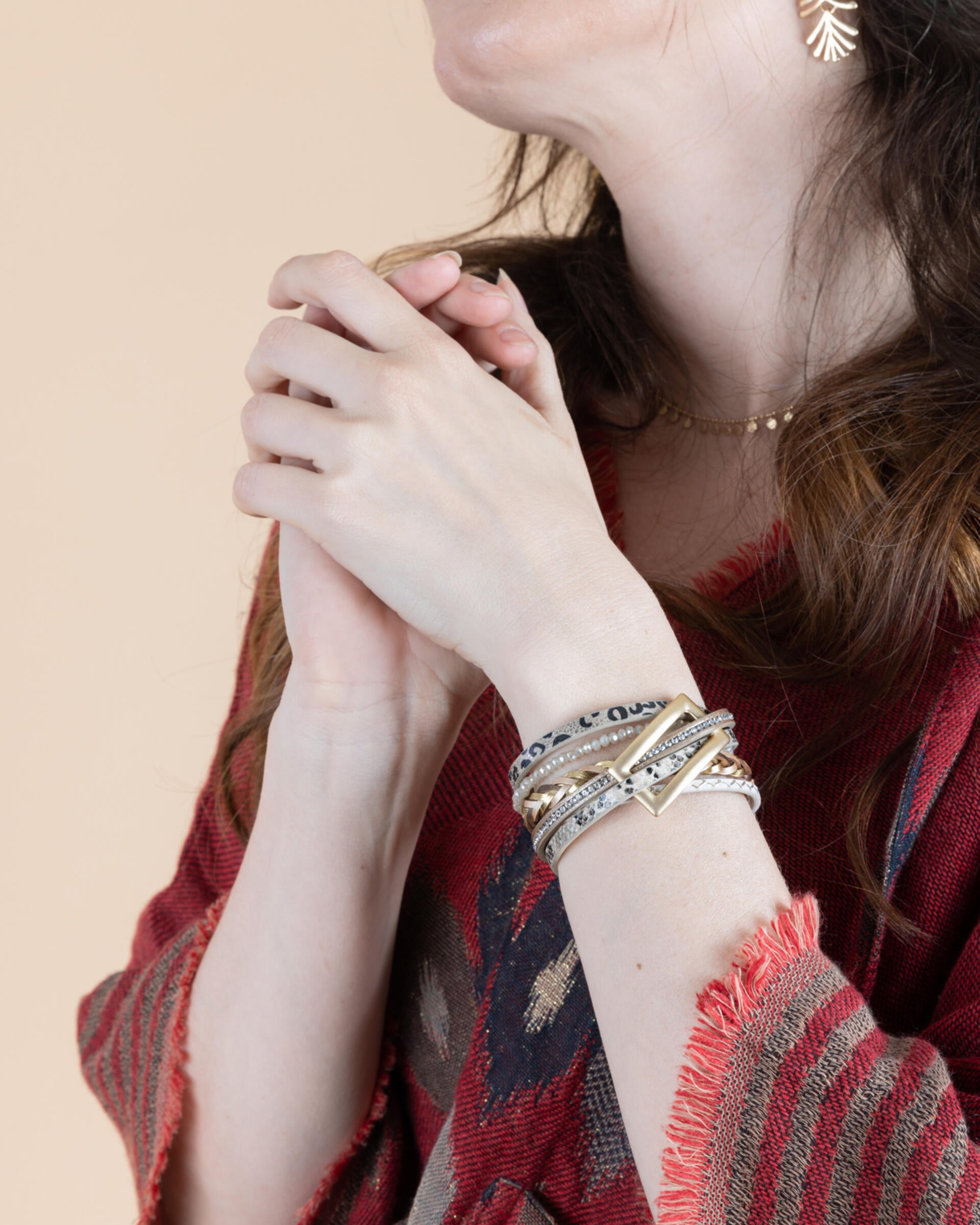 Stylish Patterned Leather Buckle Bracelet - Adjustable Wristband for Women & Men - Perfect for Casual Wear, Date Nights & Gift Giving