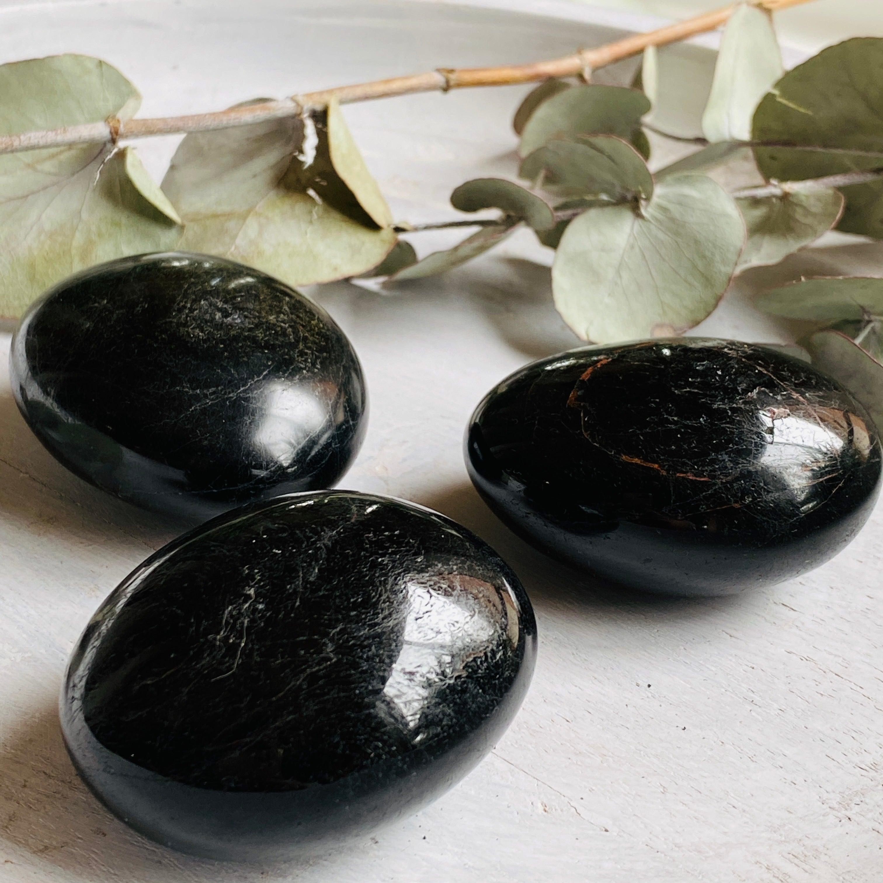 Black Tourmaline Palm Stone - 100-150g Natural Healing Crystal for Stress Relief & Energy Cleansing - Perfect for Meditation, Reiki, and Home Decor