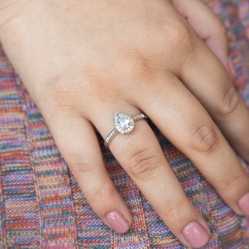 9ct White Gold Pear Cut 0.65ct Aquamarine & 0.20ct Diamond Engagement Ring - Perfect for Proposals, Anniversaries & Special Occasions