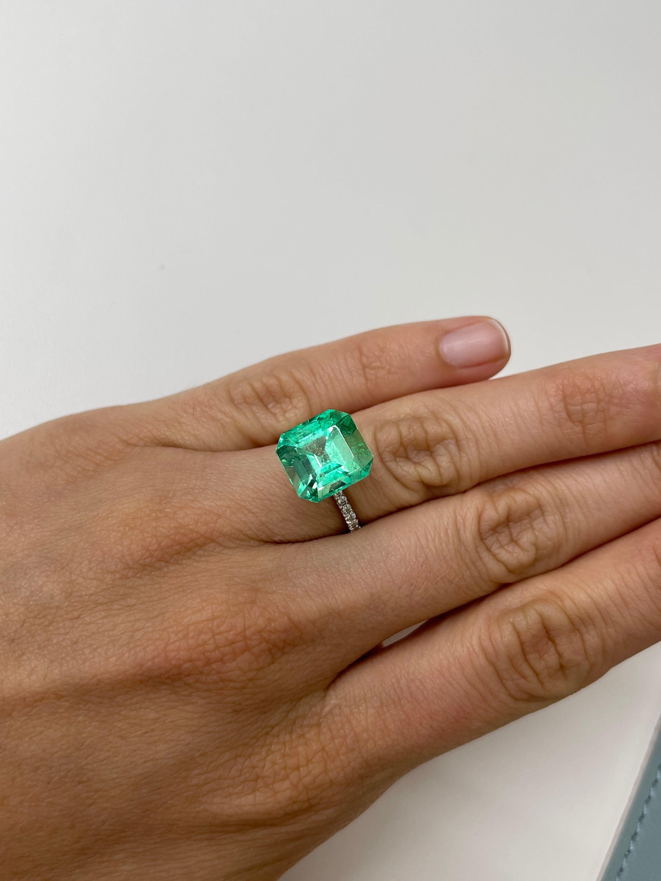 8.01 Carat Natural Colombian Emerald - Loose Asscher Cut Gemstone (12.5x11.5mm) - Vivid Green Color for Jewelry Making & Luxury Gifts