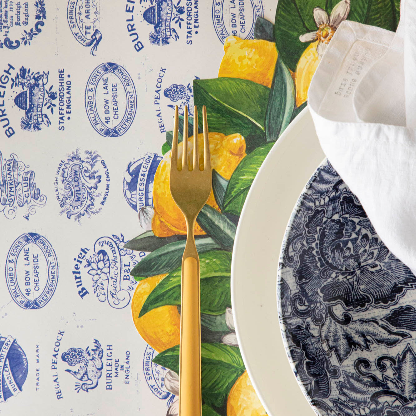 Lemon Wreath Placemats for Dining Table - Round Die-Cut Vinyl Table Mats for Kitchen, Party, and Home Decor - Set of 4 Waterproof Place Mats for Everyday Use and Special Occasions