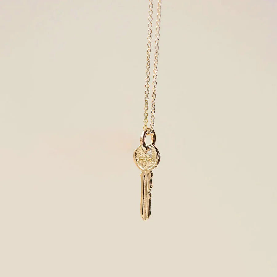 10K Gold Avata Key Charm - Elegant & Durable Keychain for Women & Men - Perfect for Gifts, Home, Office & Travel Accessories