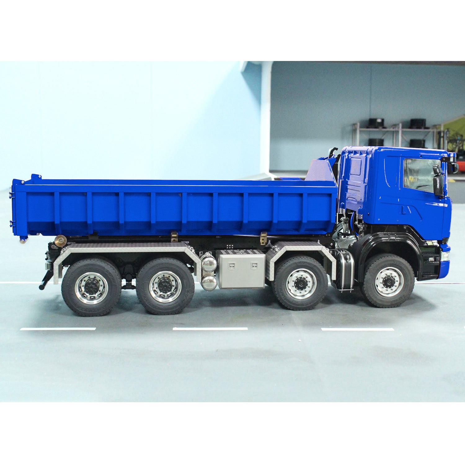1/14 Scale 8x8 RC Hydraulic Dump Truck with 3-Speed Transmission, Differential Lock Axles & Powerful Motor - Remote Control Construction Vehicle for Off-Road Play, Sandbox Toys, and Construction Site Simulation