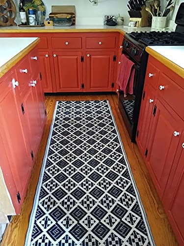Mad Mats Geometric Outdoor Rug - Reversible Plastic Mat 5' x 8' in Scotch Black/White - Perfect for Patio, Deck, Poolside & Backyard Decor