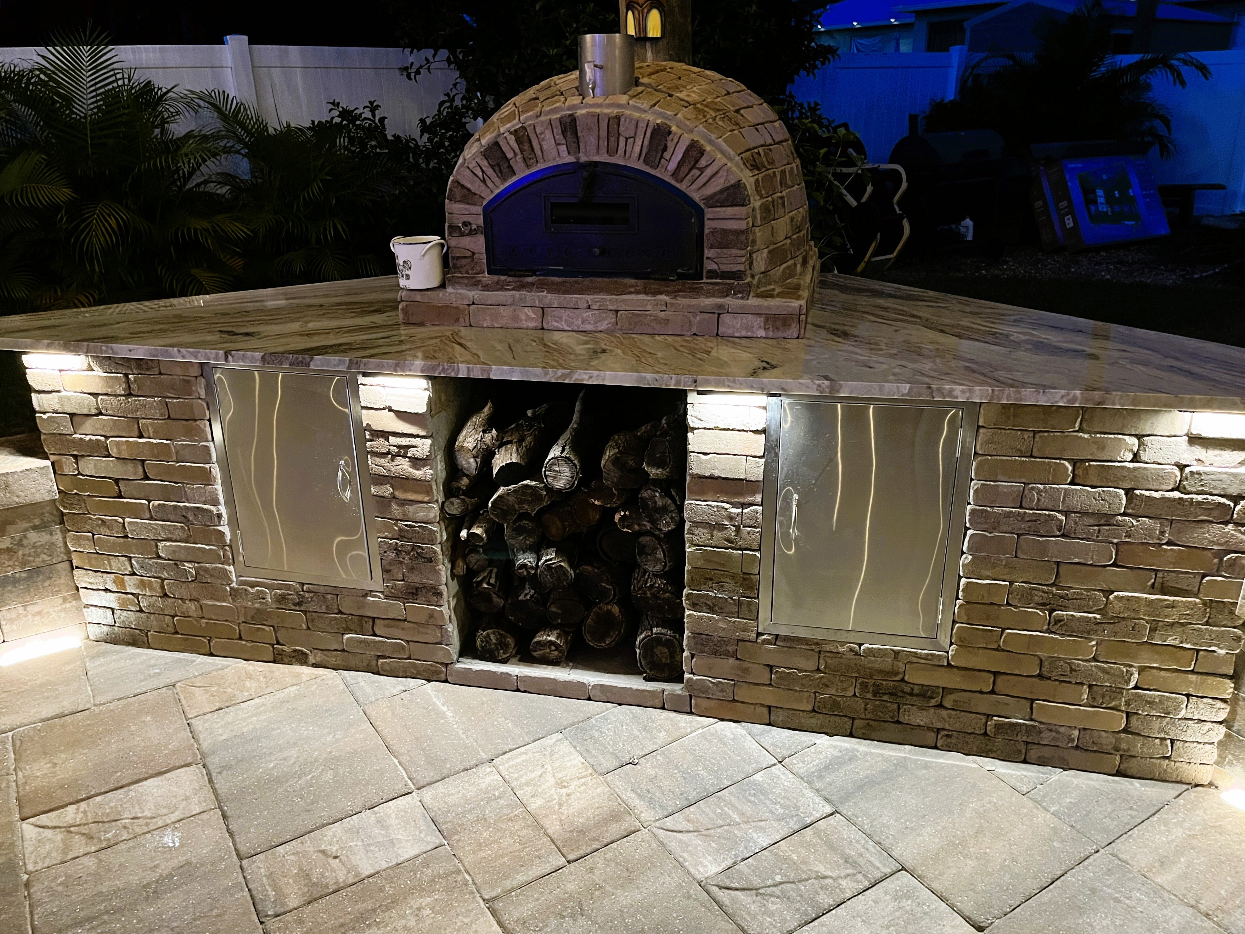 Premium BUENA VENTURA SIERRA Outdoor Pizza Oven - Wood Fired & Gas Compatible for Backyard, Patio, and Restaurant Use
