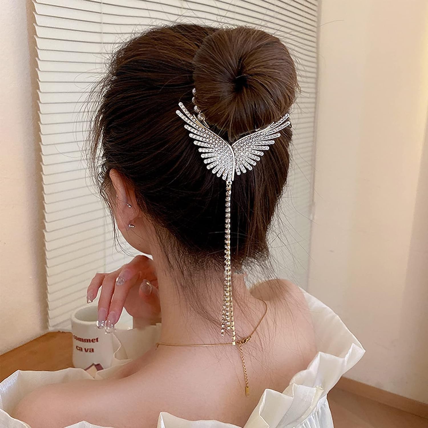 VSAKSH Rhinestone Hair Claw Clip - 1Pcs Fashion Hair Accessories for Women & Girls, Ponytail Holder with Tassel for Party, Wedding, Daily Use