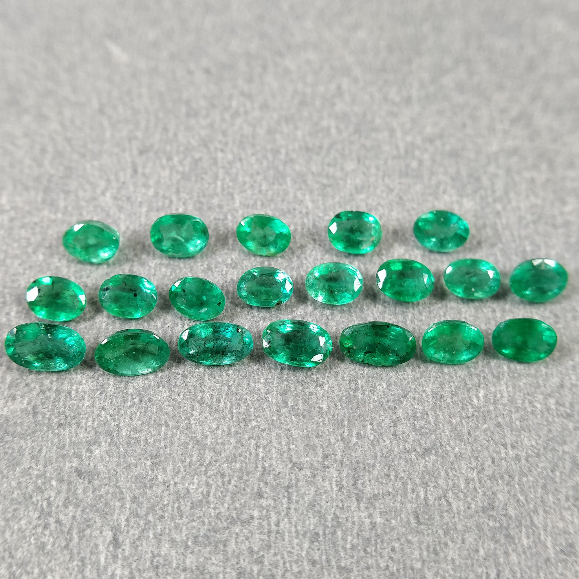 Natural Untreated Green Emerald Gemstone - 3.90cts Oval Cut (4x3mm & 5x3mm) 20pcs | Jewelry Making, Engagement Rings & Healing Crystals