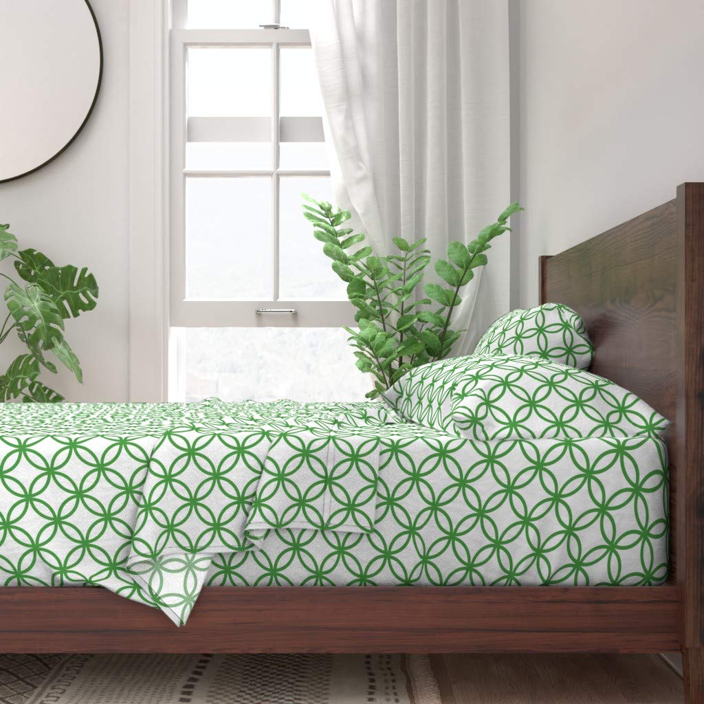 Custom Christmas Circles Lattice Geometric Irish Green White Cerclattice Quatrefoil Print 100% Cotton Twin 3-Piece Sheet Set | Soft Bedding for Holiday Decor & Guest Room