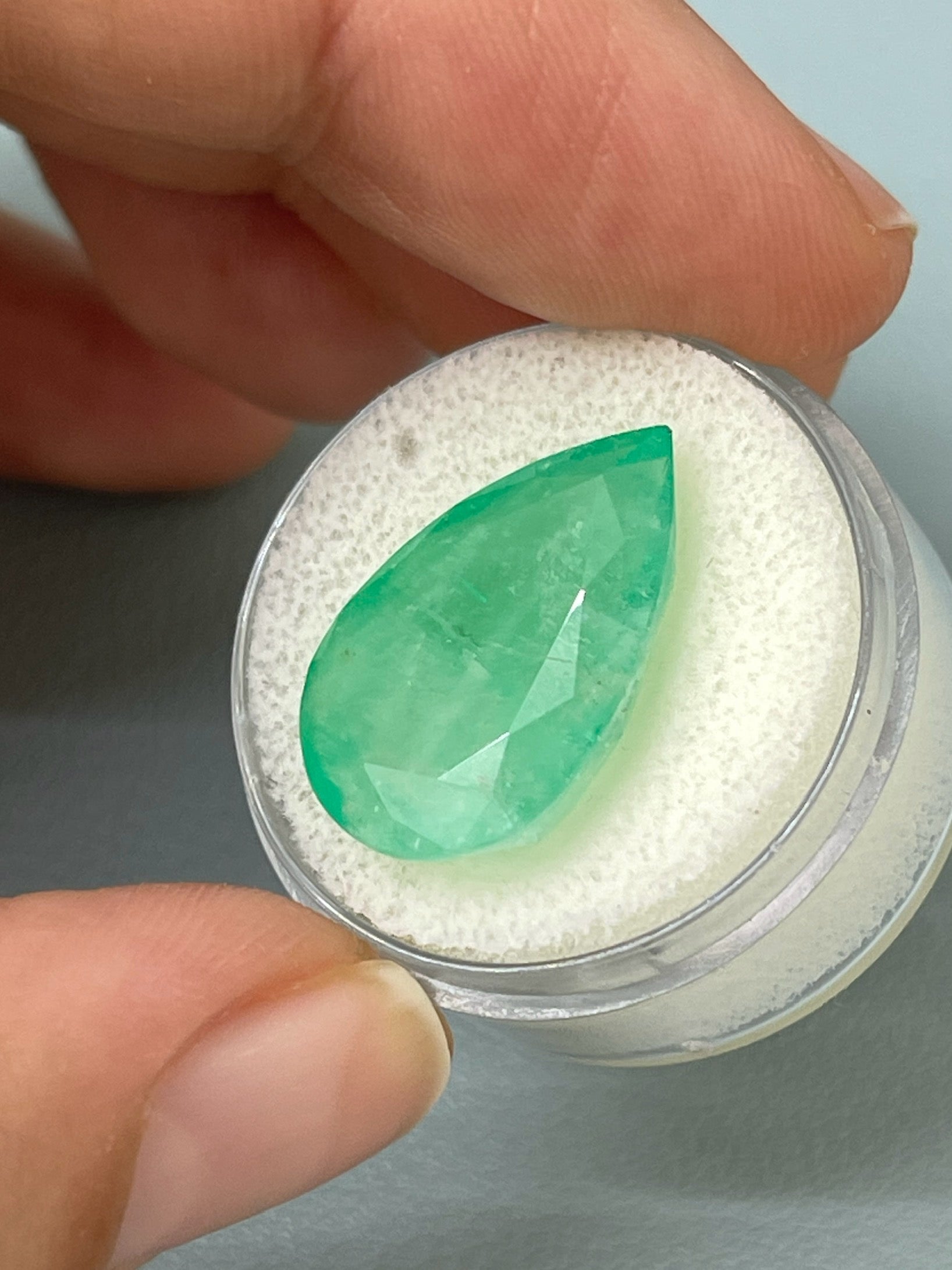 14.77 Carat Natural Colombian Emerald Pear Cut Loose Gemstone - Earthy Green 21x14mm for Jewelry Making, Engagement Rings & Luxury Gifts