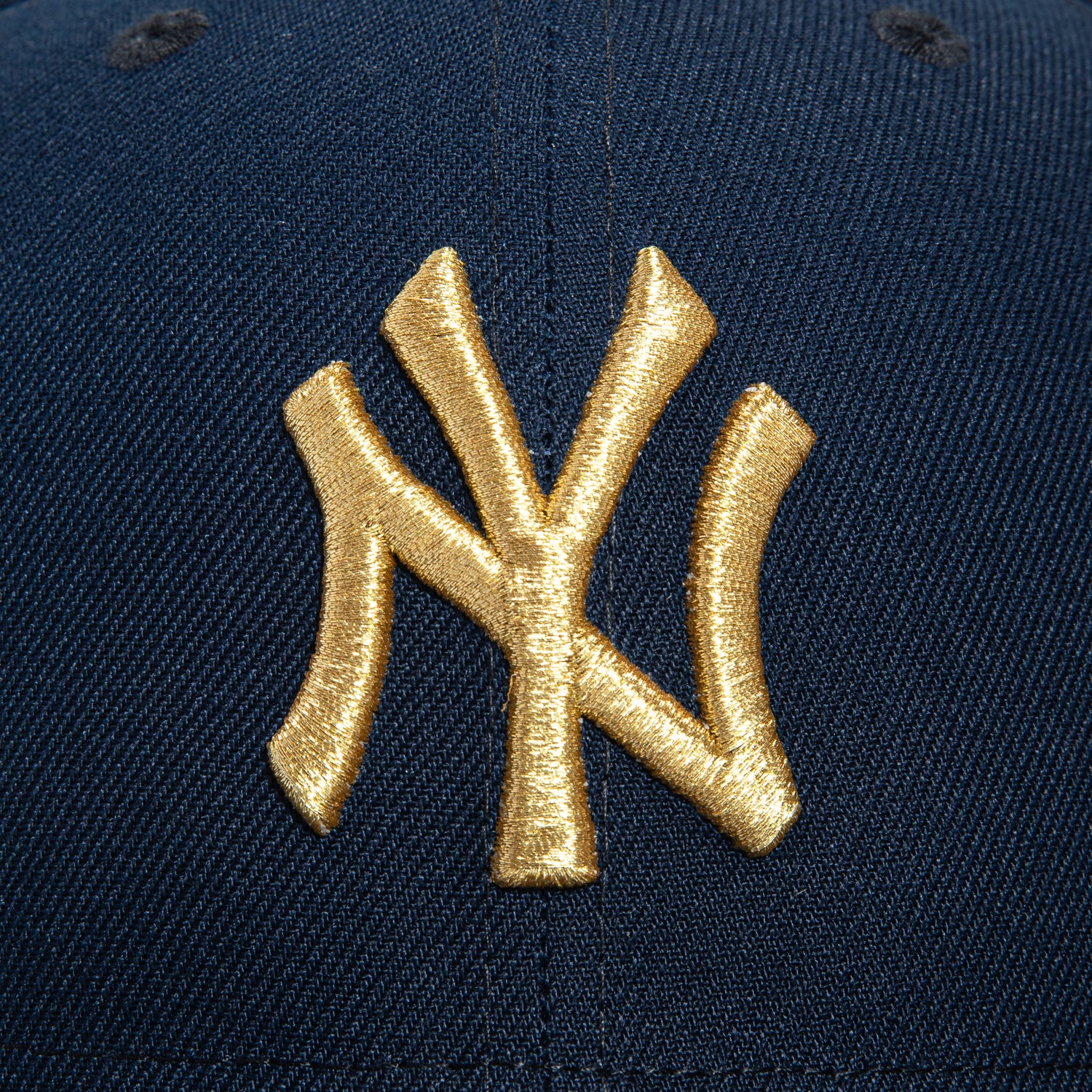 New Era 59Fifty New York Yankees 1999 World Series Patch Snapback Hat - Navy & Metallic Gold - Official MLB Baseball Cap for Fans & Collectors - Perfect for Games, Streetwear & Sports Fashion