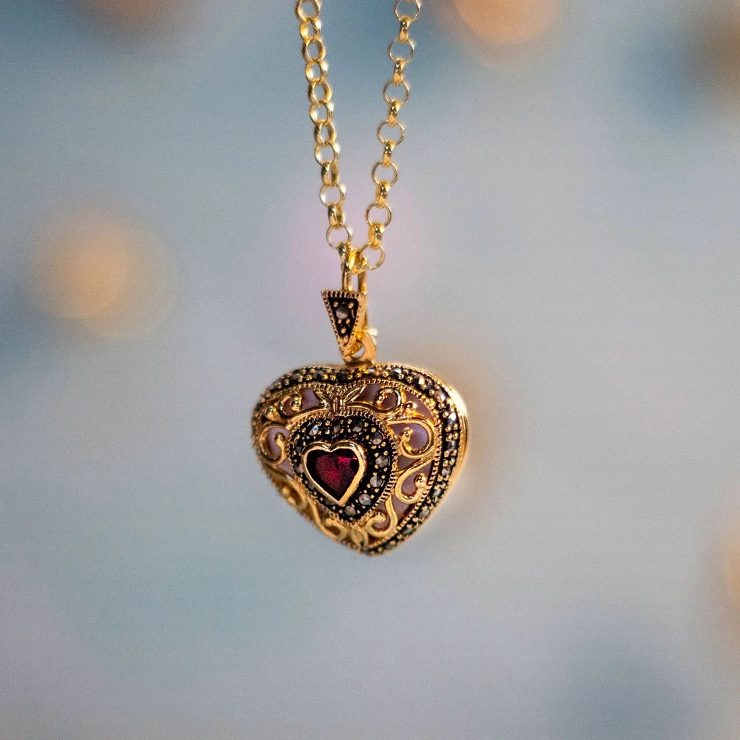 Vintage Garnet Heart Locket Necklace in Gold - Perfect for Valentine's Day Gifts & Romantic Occasions