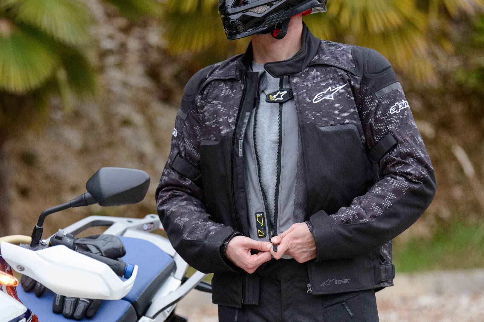 Alpinestars Tech-Air 5 Airbag Vest for Men & Women - XS Size, Dark Grey - Motorcycle Racing & Street Riding Safety Gear