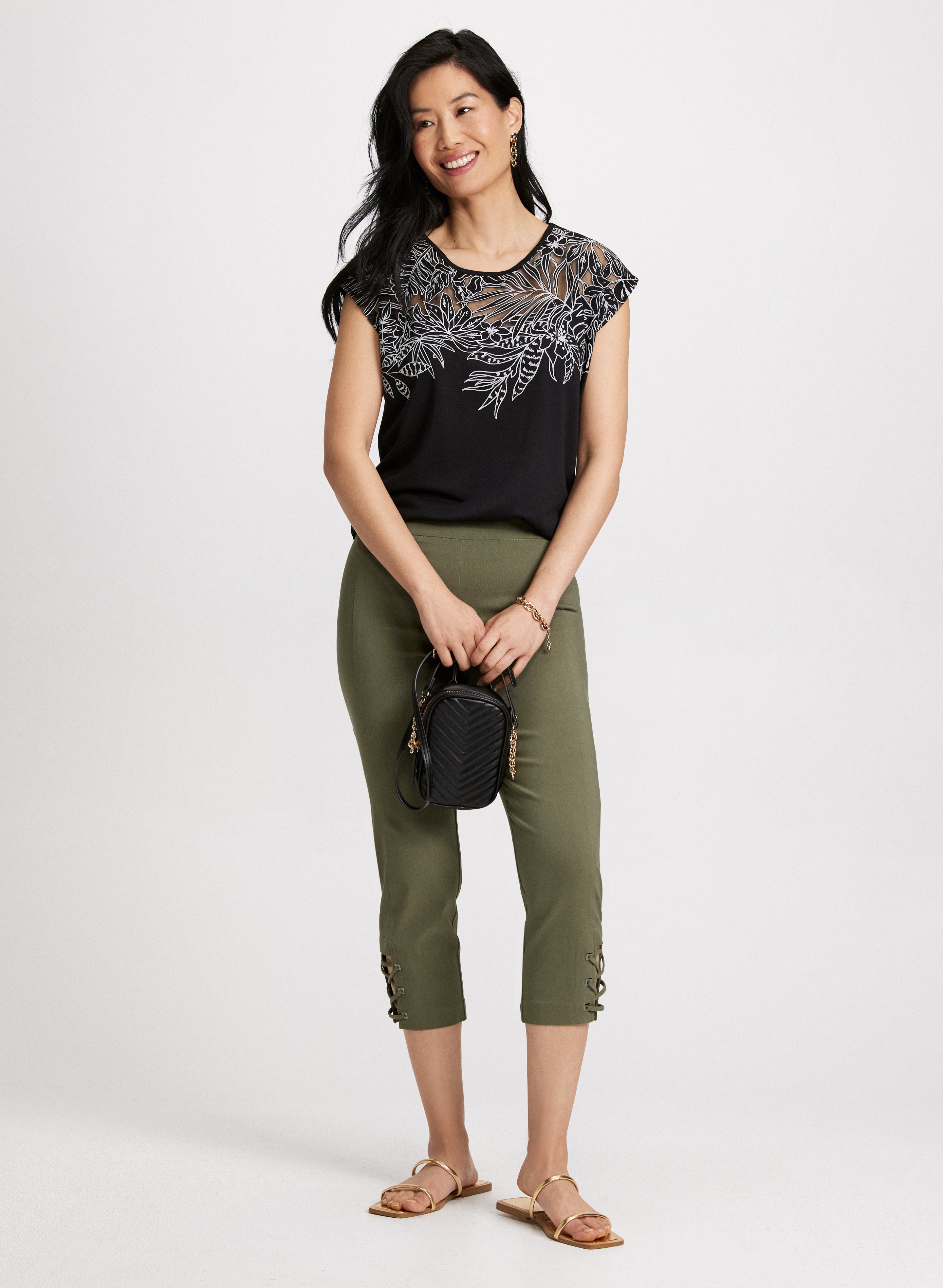 Floral Trim Burnout T-Shirt & Stretchy Pull-On Bengaline Capris Set - Casual Summer Outfit for Women, Perfect for Beach Vacations and Weekend Brunch