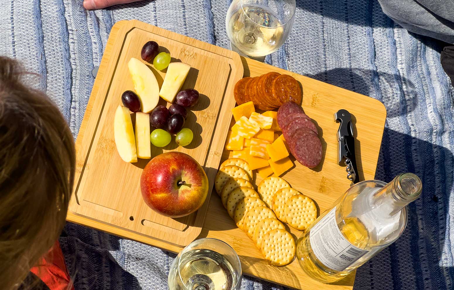 Premium Gourmet Picnic Basket Set - Portable Outdoor Picnic Kit with Cutlery & Wine Glasses - Perfect for Romantic Dates, Beach Outings & Family Gatherings