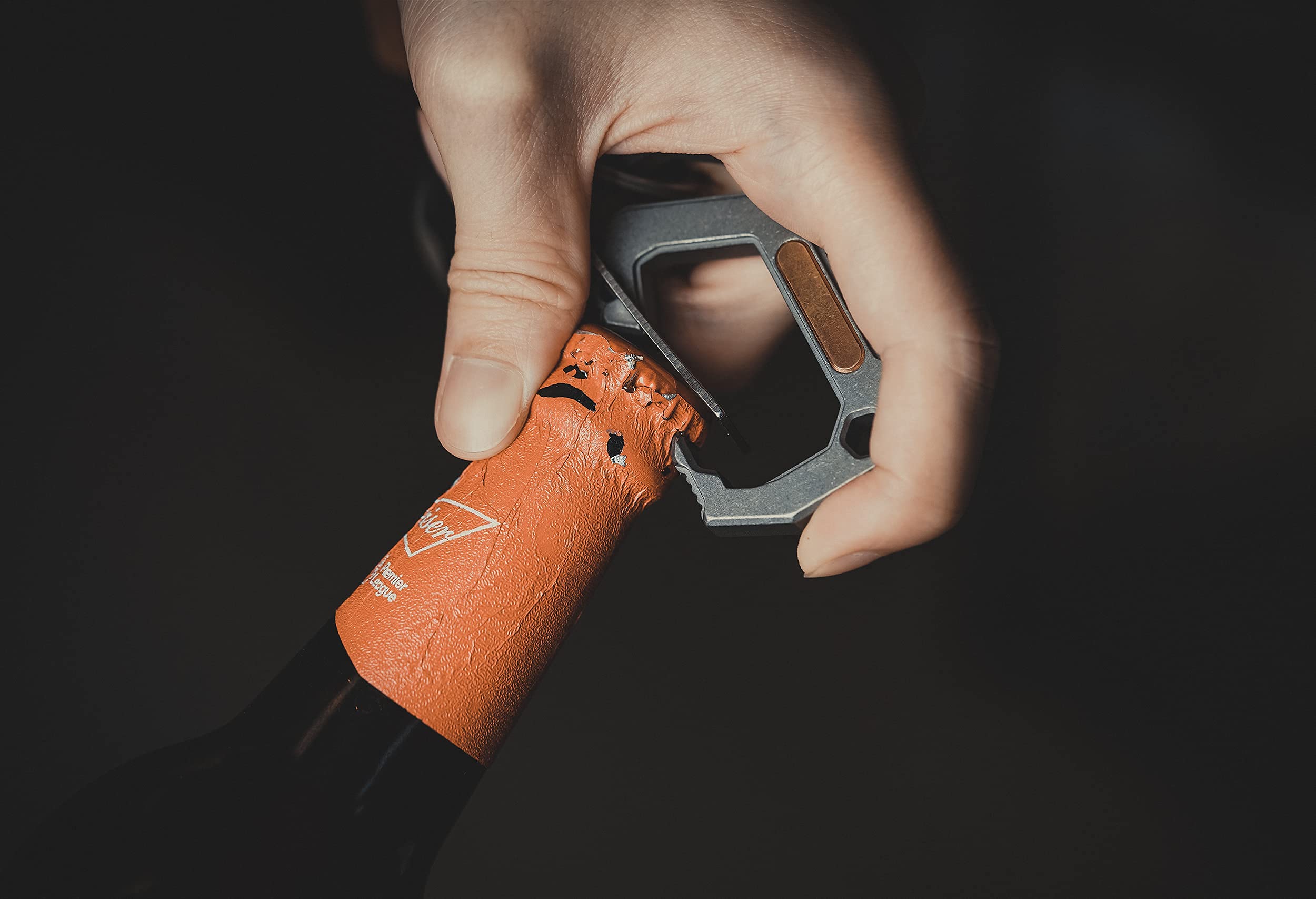KeyUnity KU03 Titanium EDC 6-in-1 Multi-Tool with Quick Release Carabiner - Keychain Holder, Screwdriver Set, Bottle Opener, Pry Bar & Scraper - Perfect for Camping, Hiking, Survival & Everyday Carry (EDC)