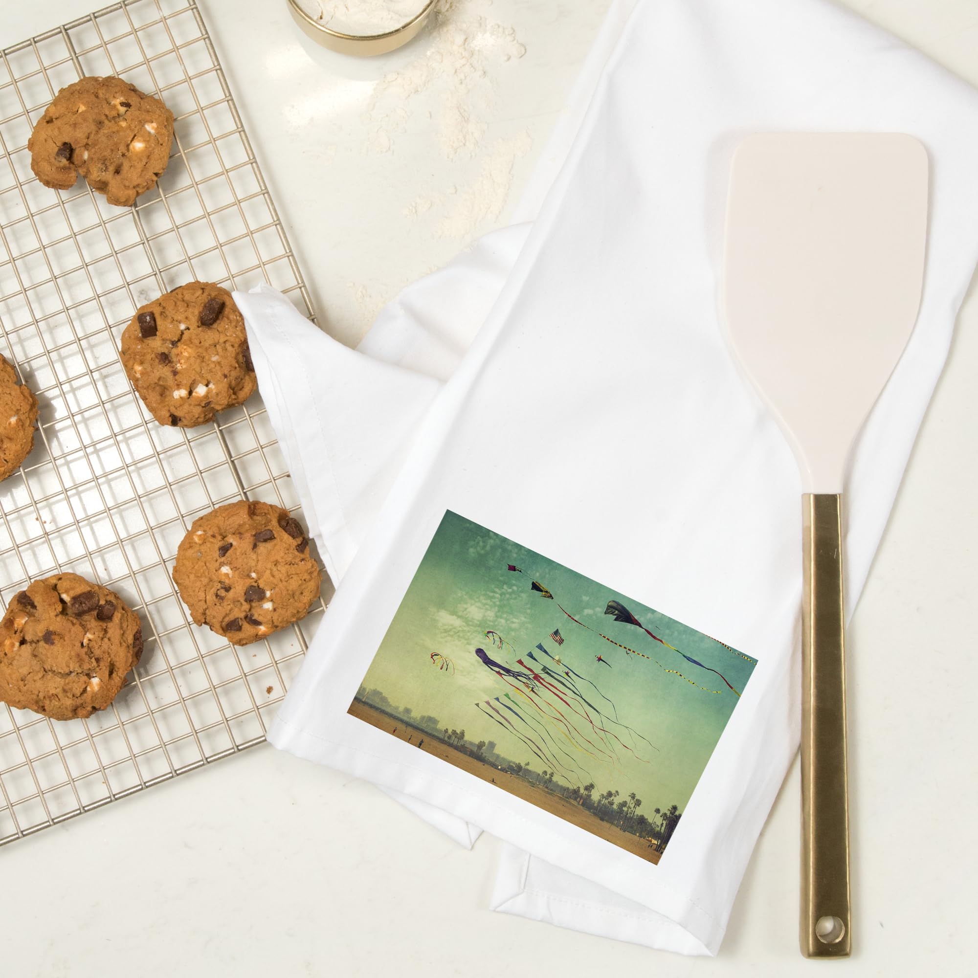 Lantern Press Kites and Beach 100% Cotton Tea Towel - Decorative Hand Towel for Kitchen, Home Decor & Beach Picnics | Absorbent Dish Towel for Drying Dishes & Coastal Themed Gift