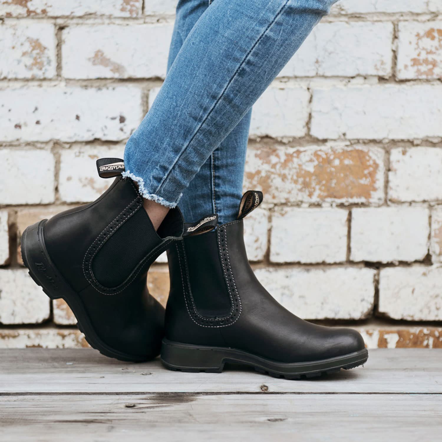 Blundstone High Top Chelsea Boots for Women - Waterproof Leather Ankle Boots with Comfortable Cushioning - Perfect for Hiking, Work & Everyday Wear