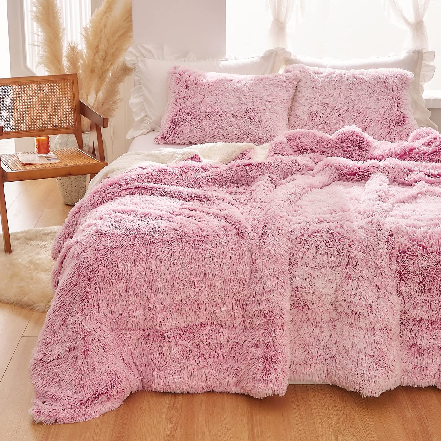 Luxury Faux Fur Shaggy Comforter Set King Size - Plush & Sherpa Reversible Winter Bedding in Pink & White | Ultra Soft 3-Piece Fluffy Fuzzy Comforter with Pillowcases | Perfect for Cozy Winter Nights, Bedroom Decor & Guest Room Luxury