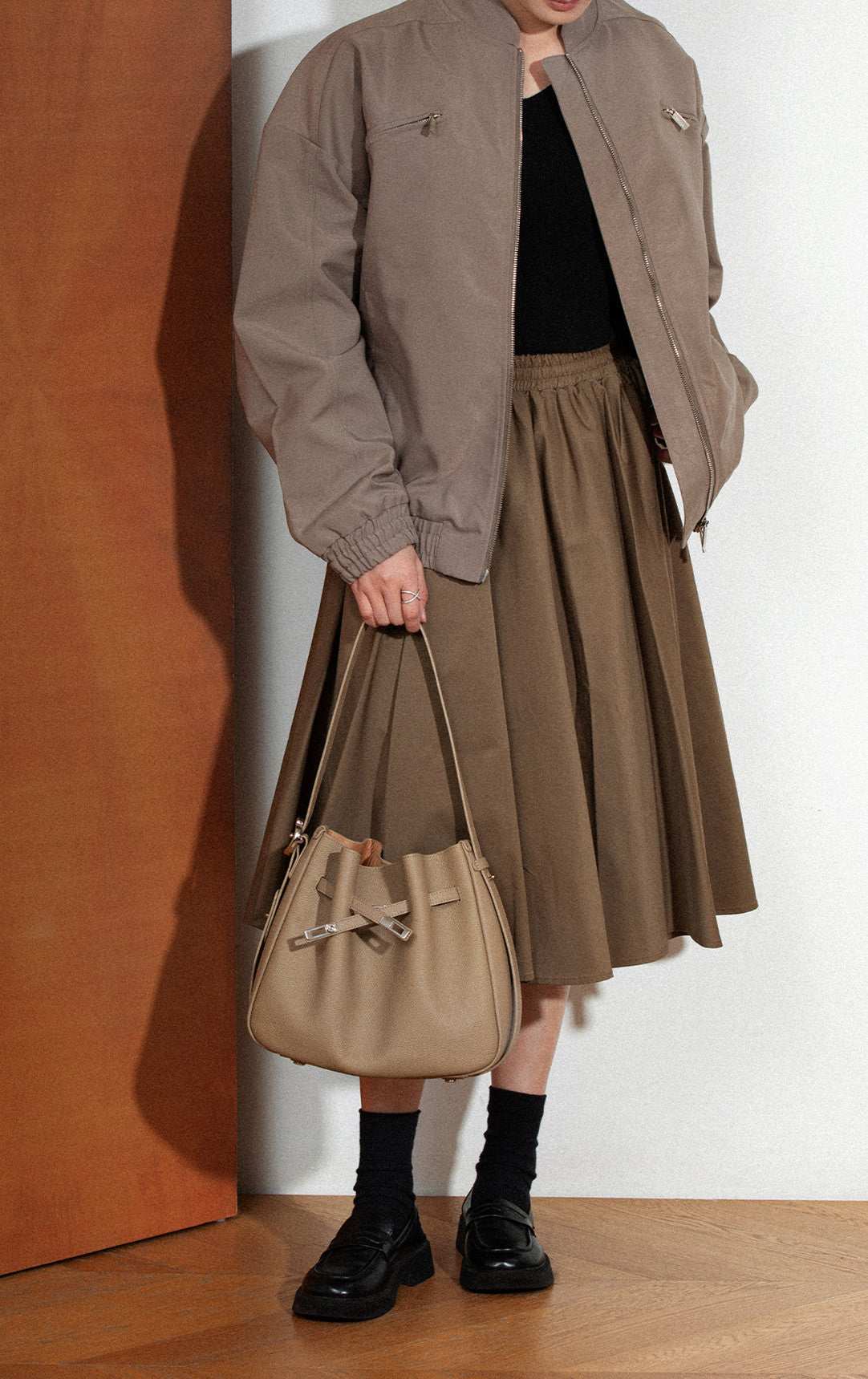 Stylish Modern Soft Leather Bucket Handbag for Women - Fashionable Everyday Shoulder Bag for Work, Travel & Shopping